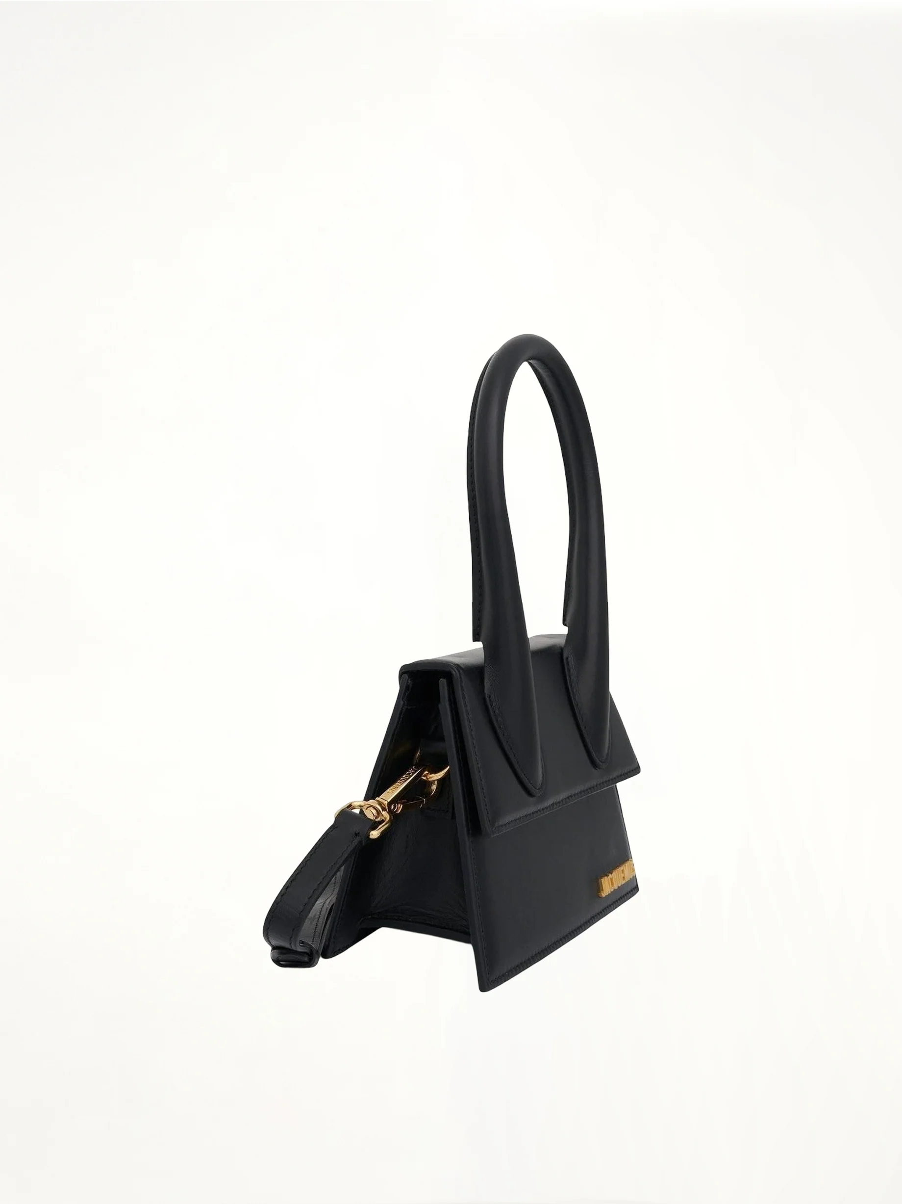 Le Chiquito Moyen Leather Bag in Black - Image 2