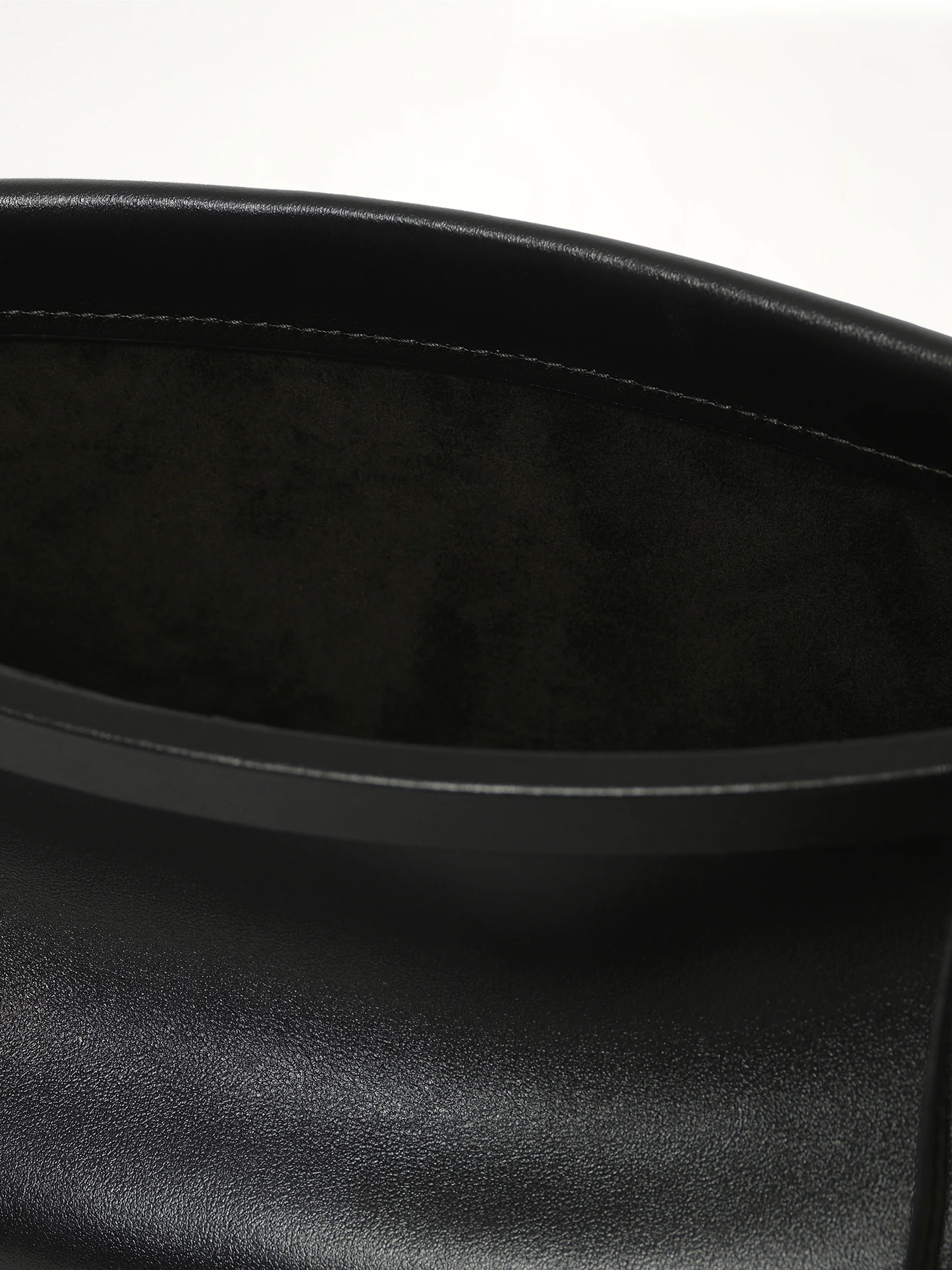 Le Click East West Small Bag in Black - Image 7