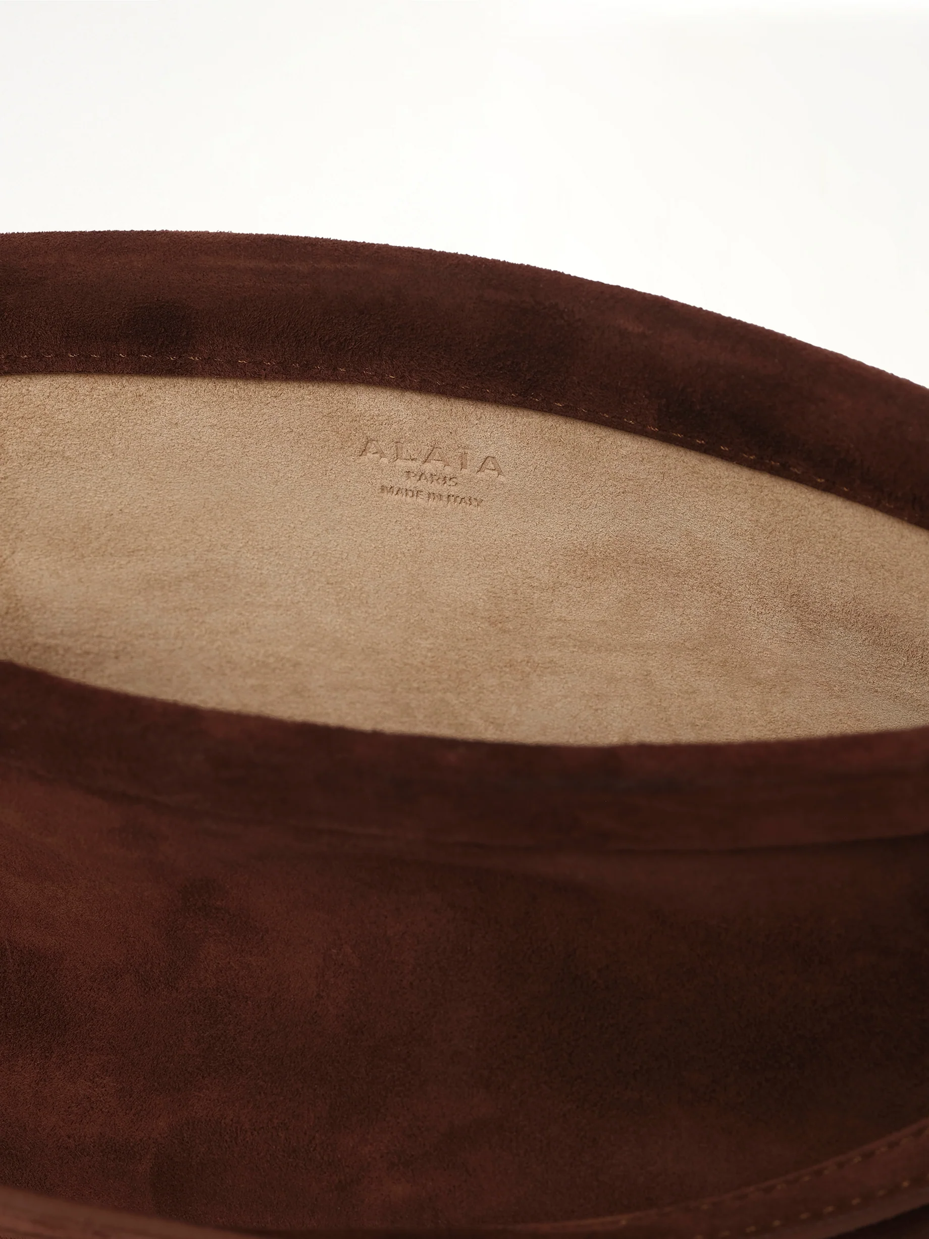 Le Click East West Small Bag in Brun Fonce - Image 7