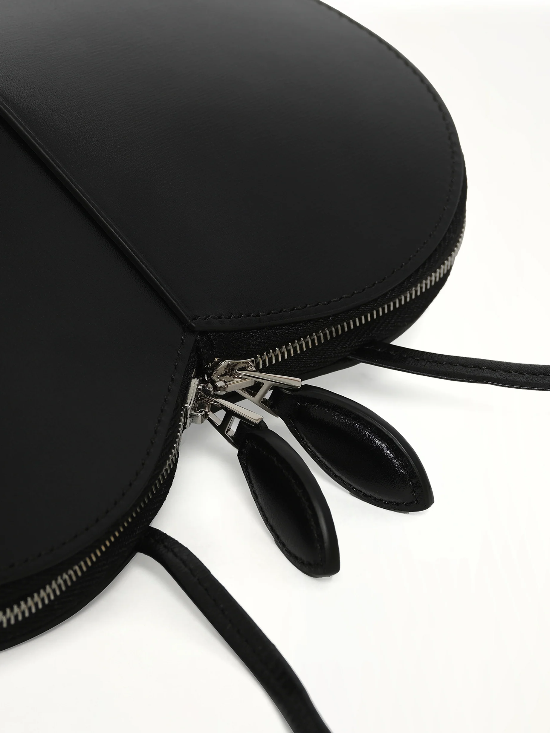 Le Coeur Bag in Black - Image 8