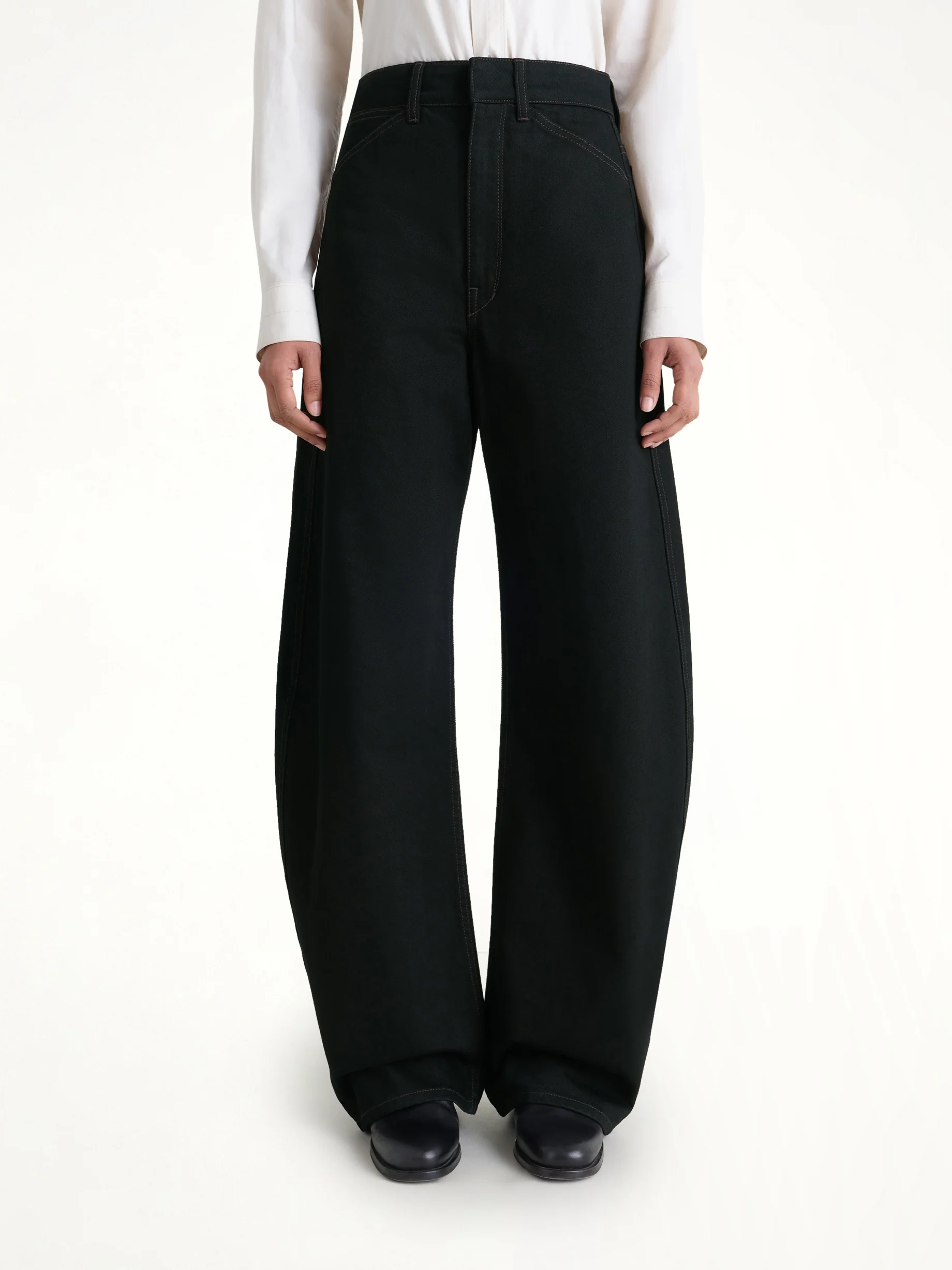 High Waisted Curved Pants in Black