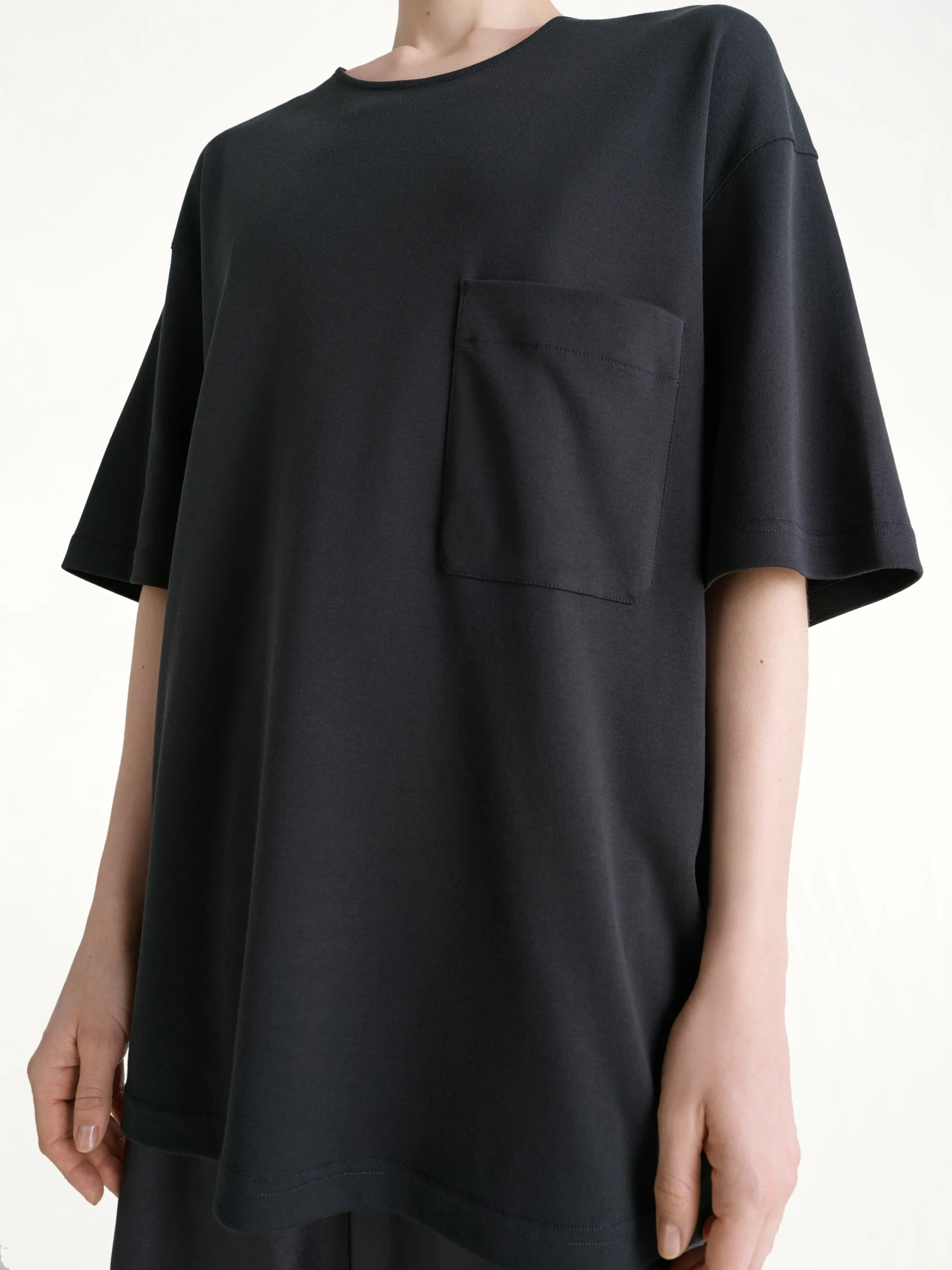 Relaxed Fit T-Shirt in Black - Image 3