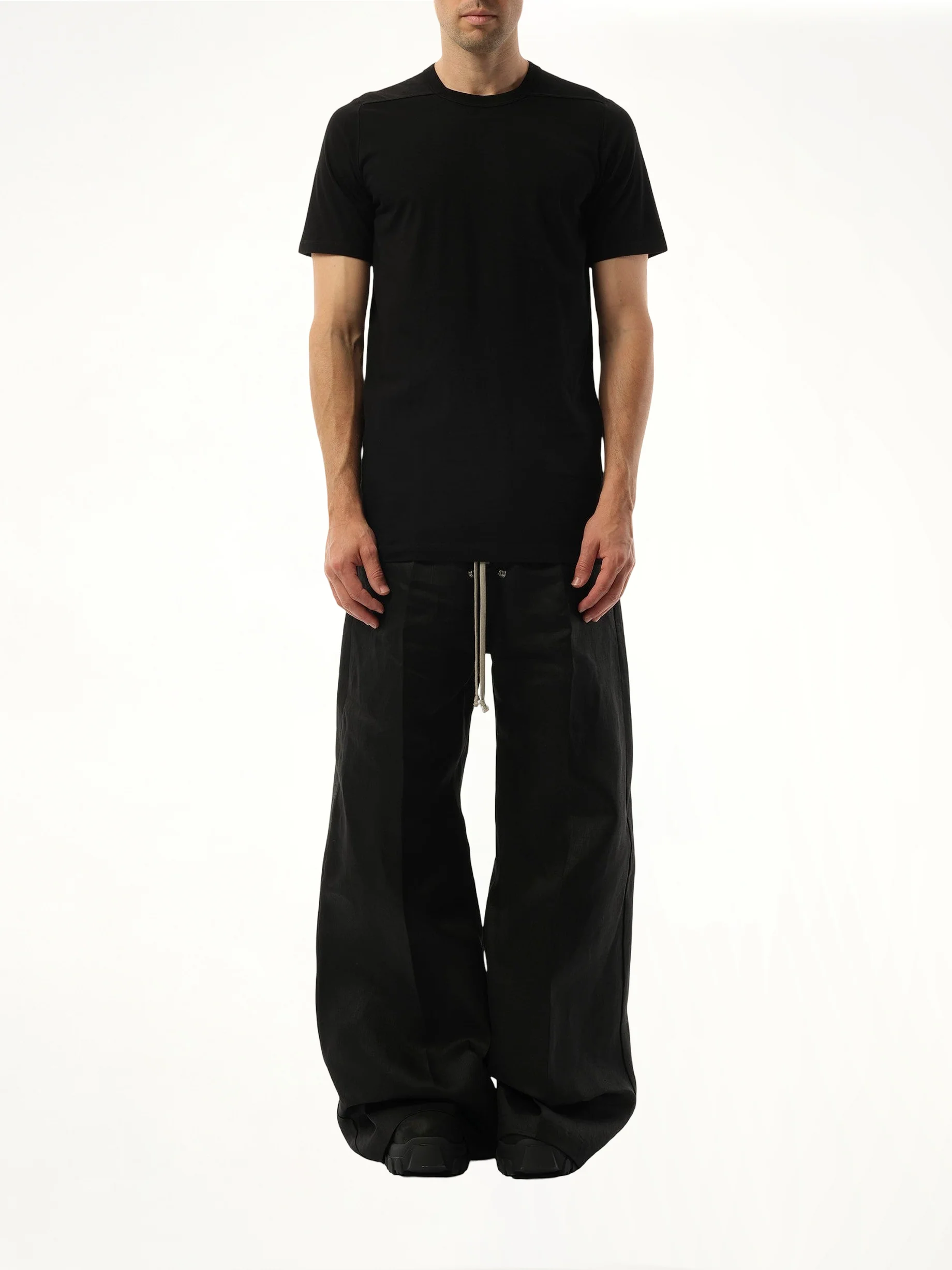 Level T-Shirt in Black - Image 4