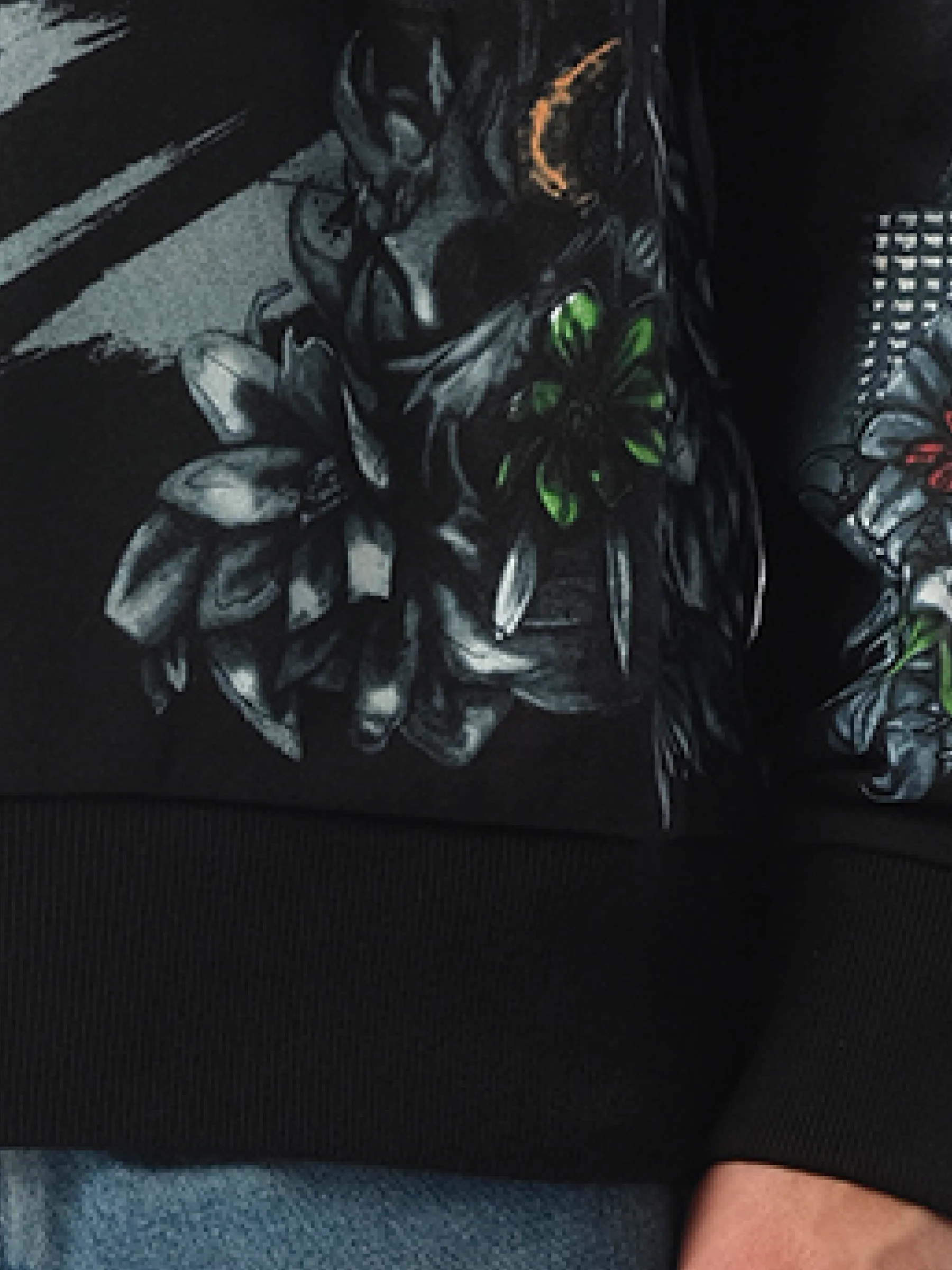 Lonely Sweatshirt in Black - Image 3