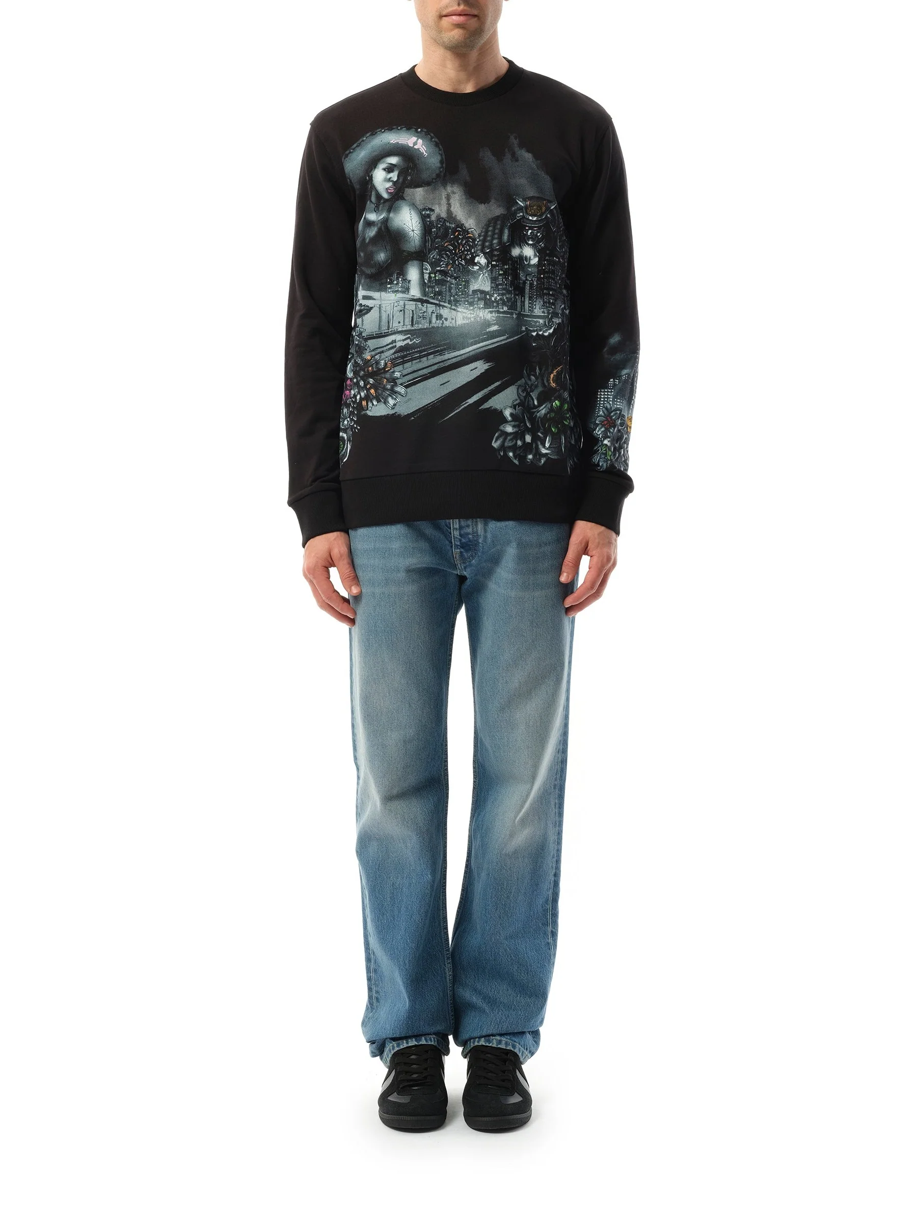 Lonely Sweatshirt in Black - Image 4
