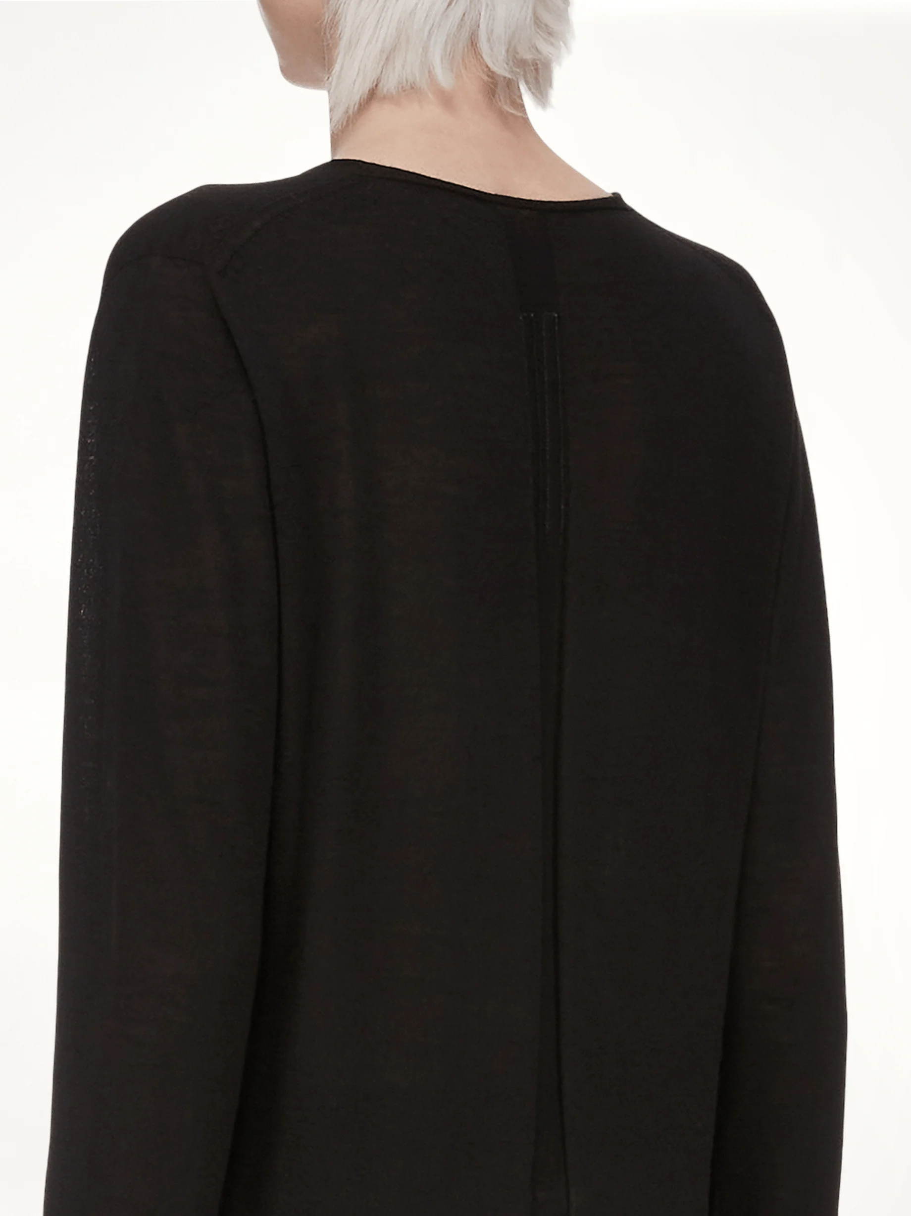 Merino V-Neck Pull in Black - Image 6