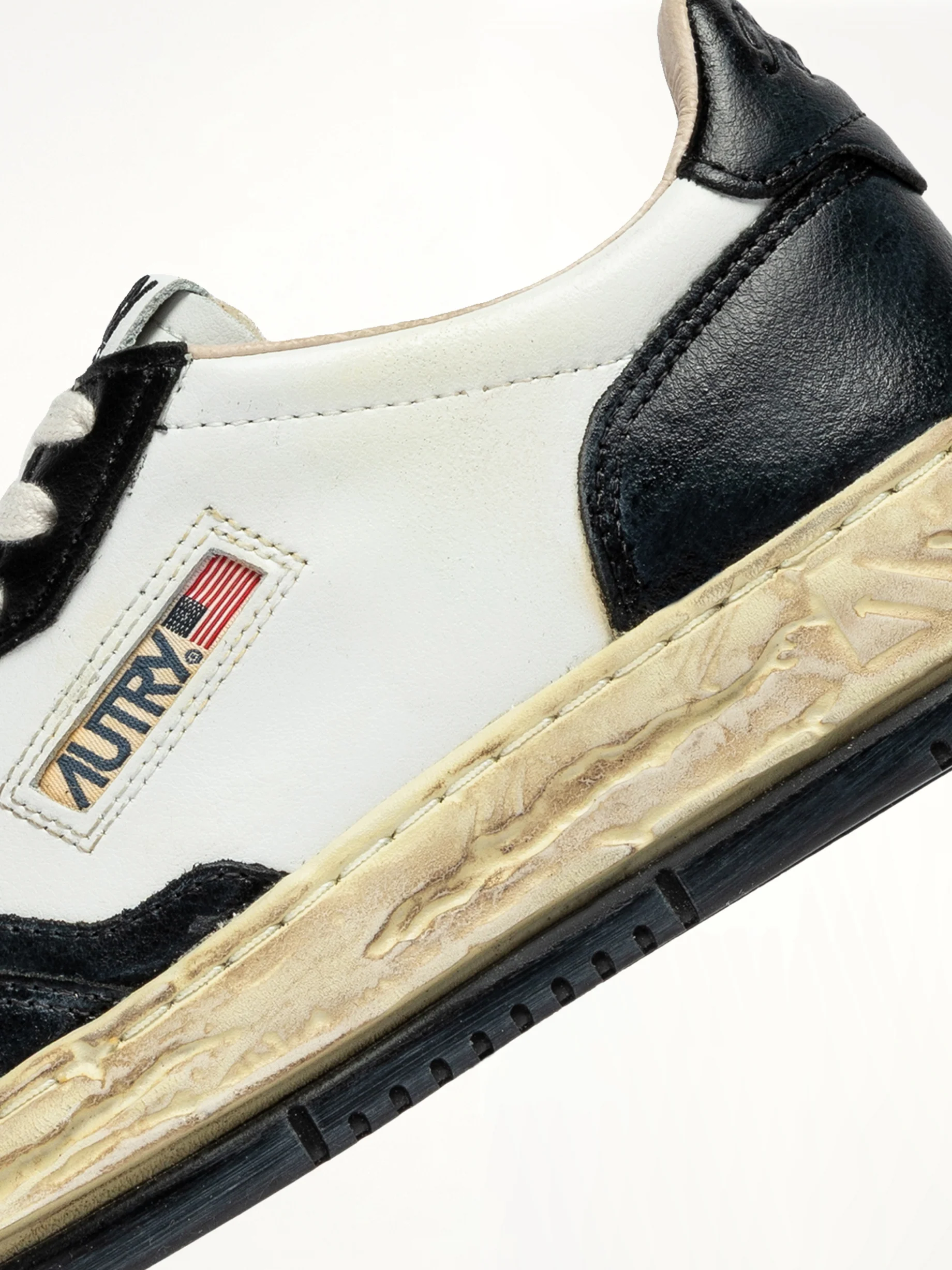 MMY Super Vintage Low Sneaker in White/Black - Image 3