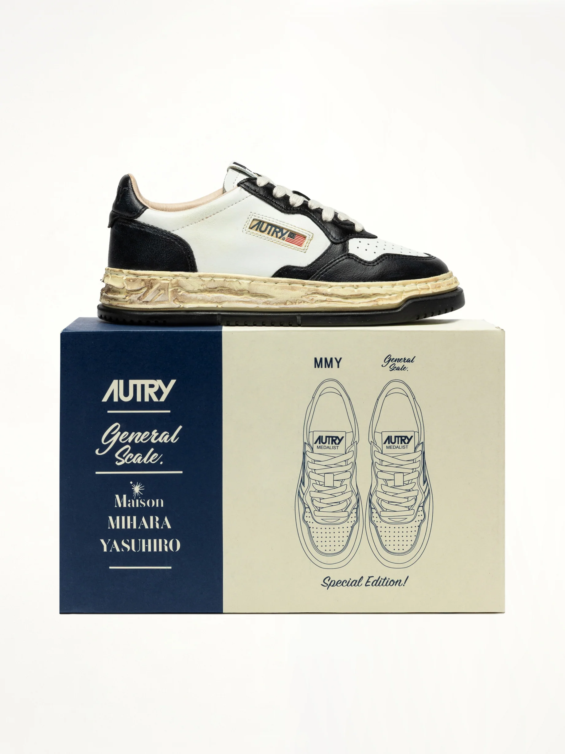 MMY Super Vintage Low Sneaker in White/Black - Image 7