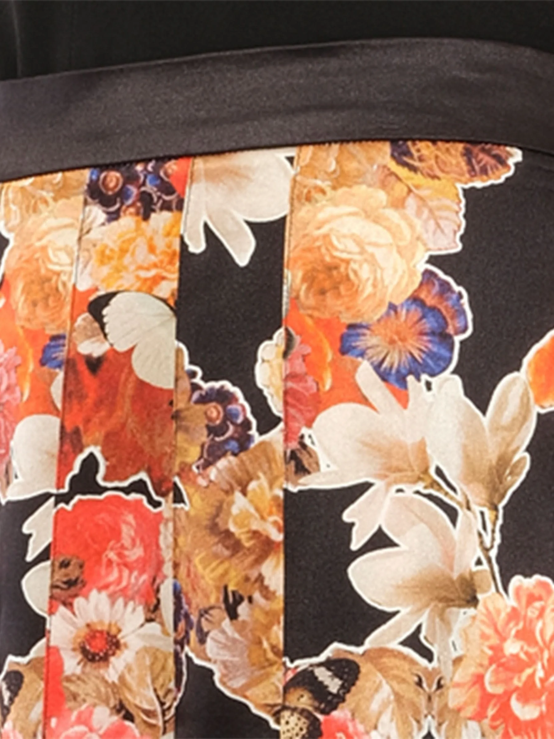 Flower Print Skirts in Black - Image 2