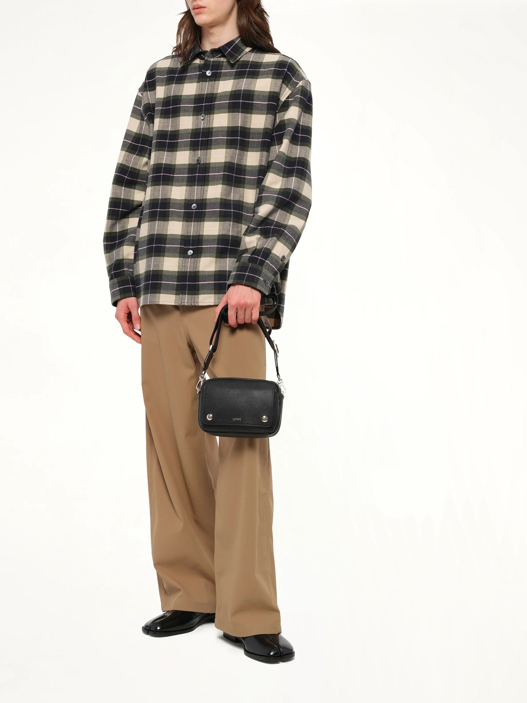 Calfskin Pebble Messenger Small in Black - Image 4
