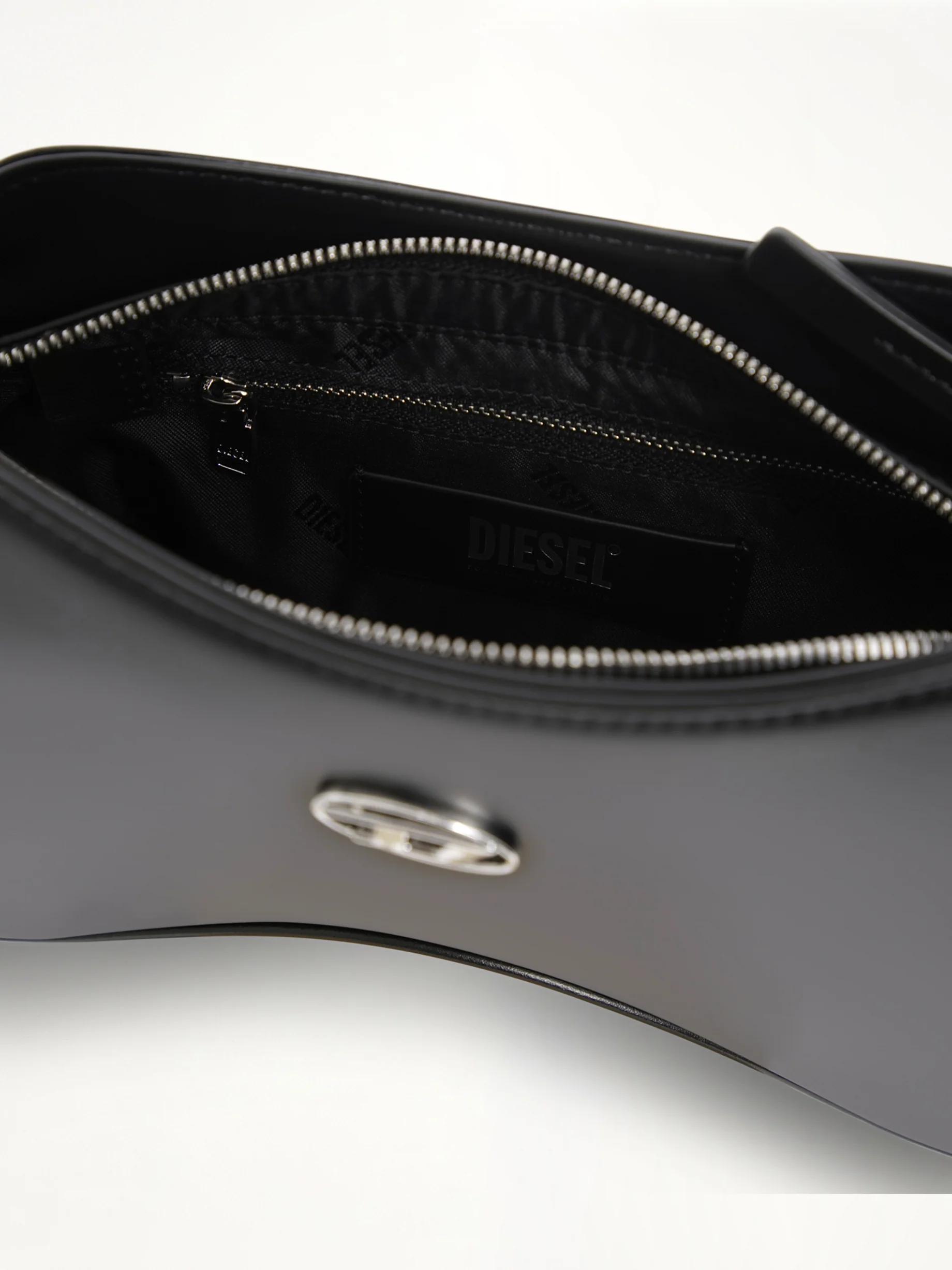 PLAY Shoulder Bag in Black - Image 6