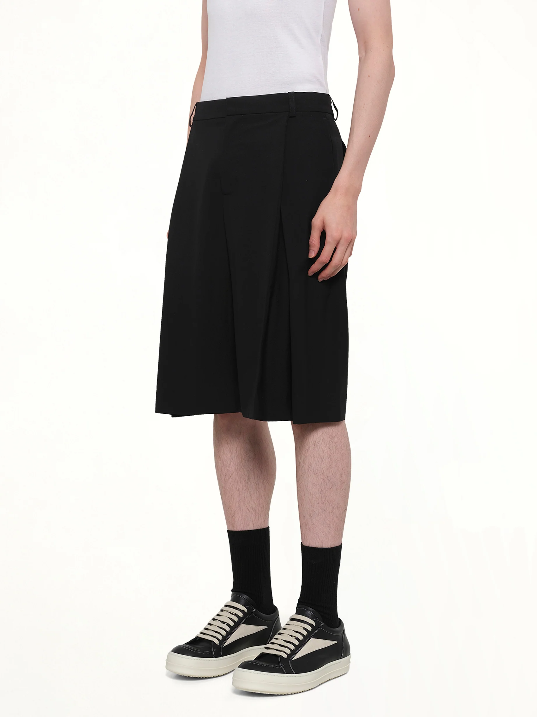 Pleated Baggy Shorts in Black - Image 3