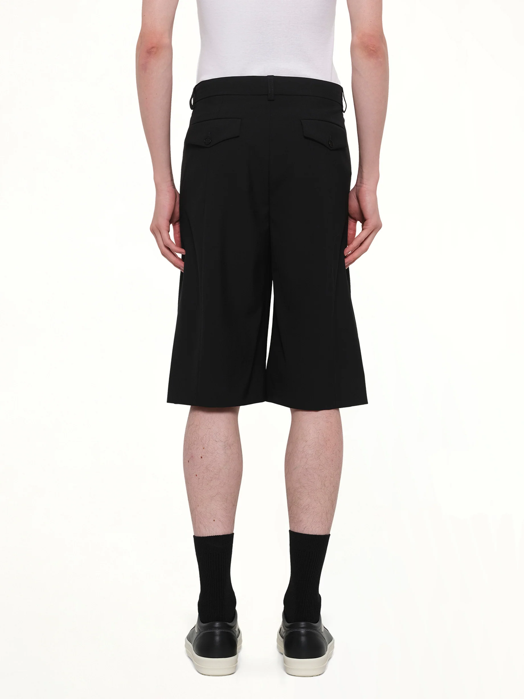 Pleated Baggy Shorts in Black - Image 5