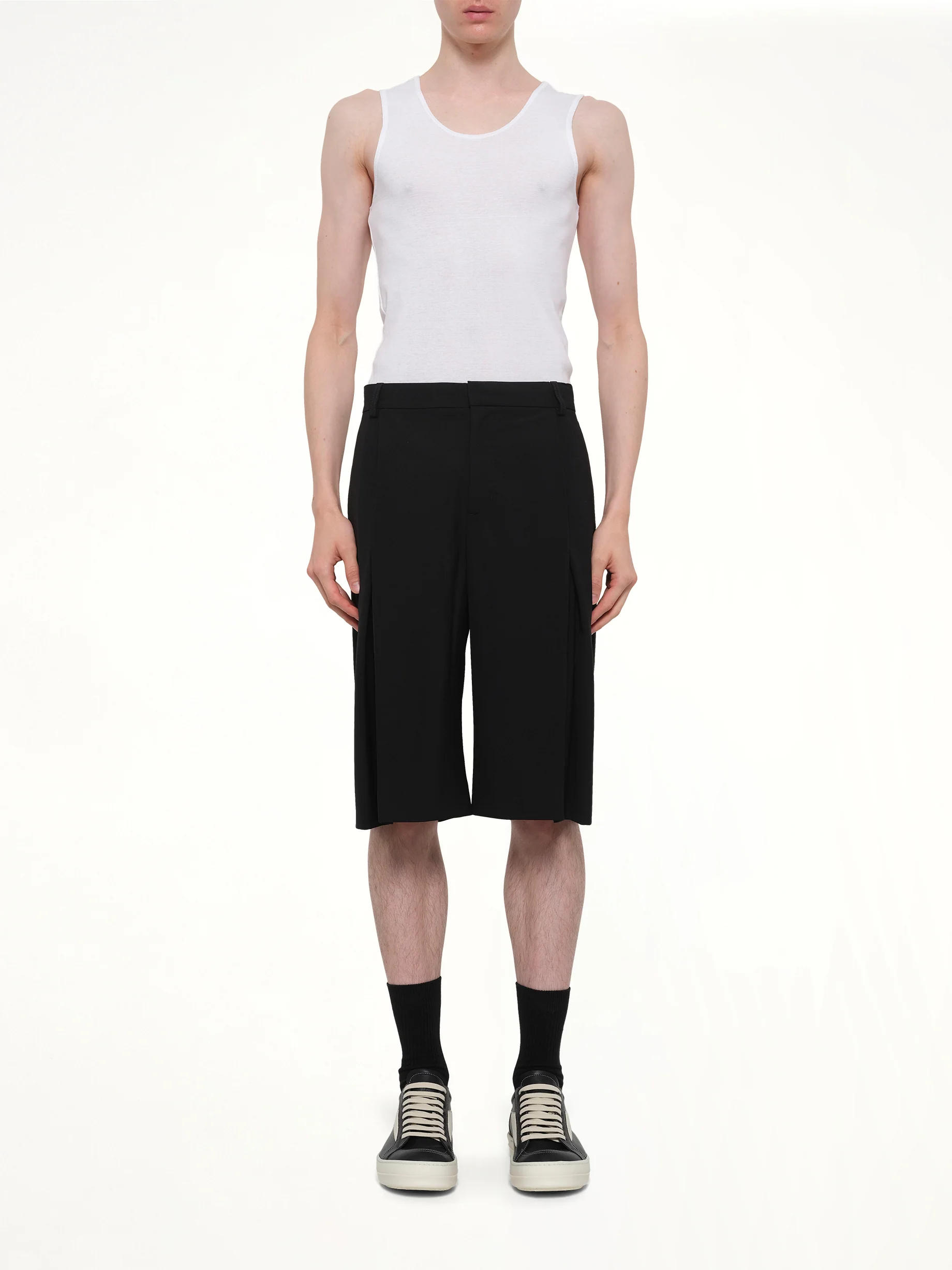 Pleated Baggy Shorts in Black - Image 7