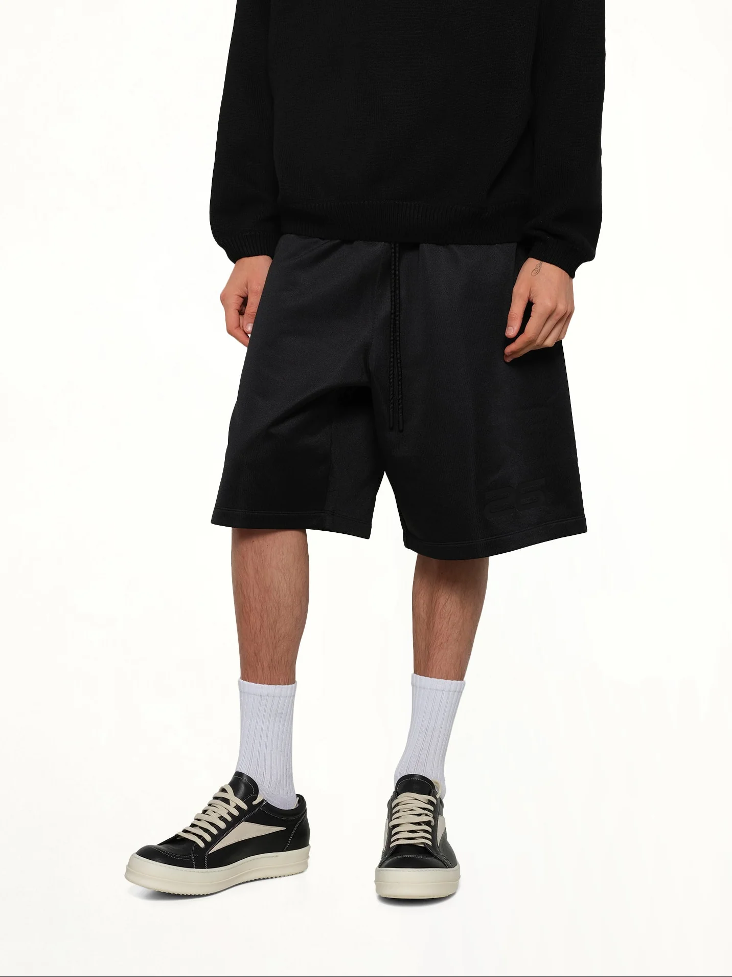 Relaxed Sweatshort in Vintage Black - Image 6