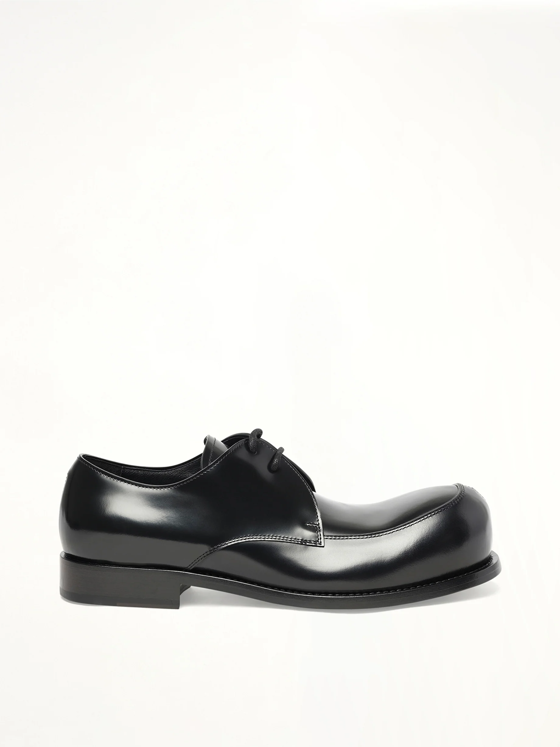 Round Toe Derby in Black