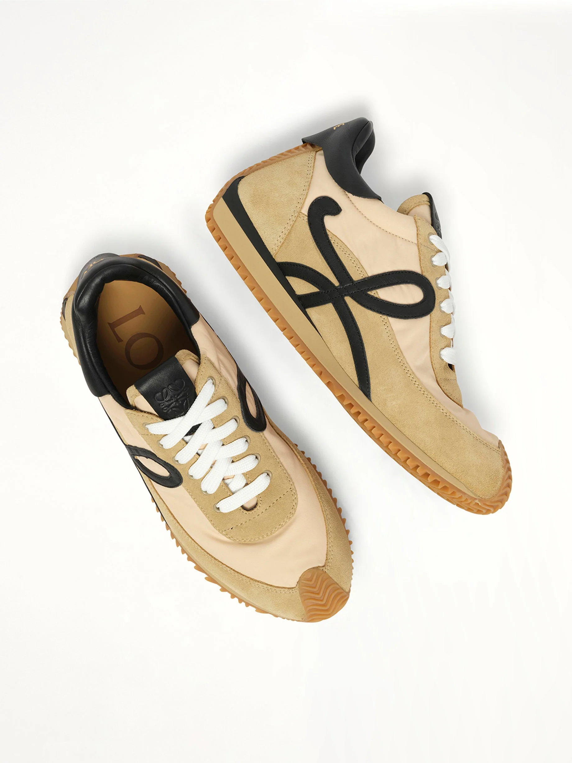 Flow Runner 2.0 in Gold/Black - Image 4