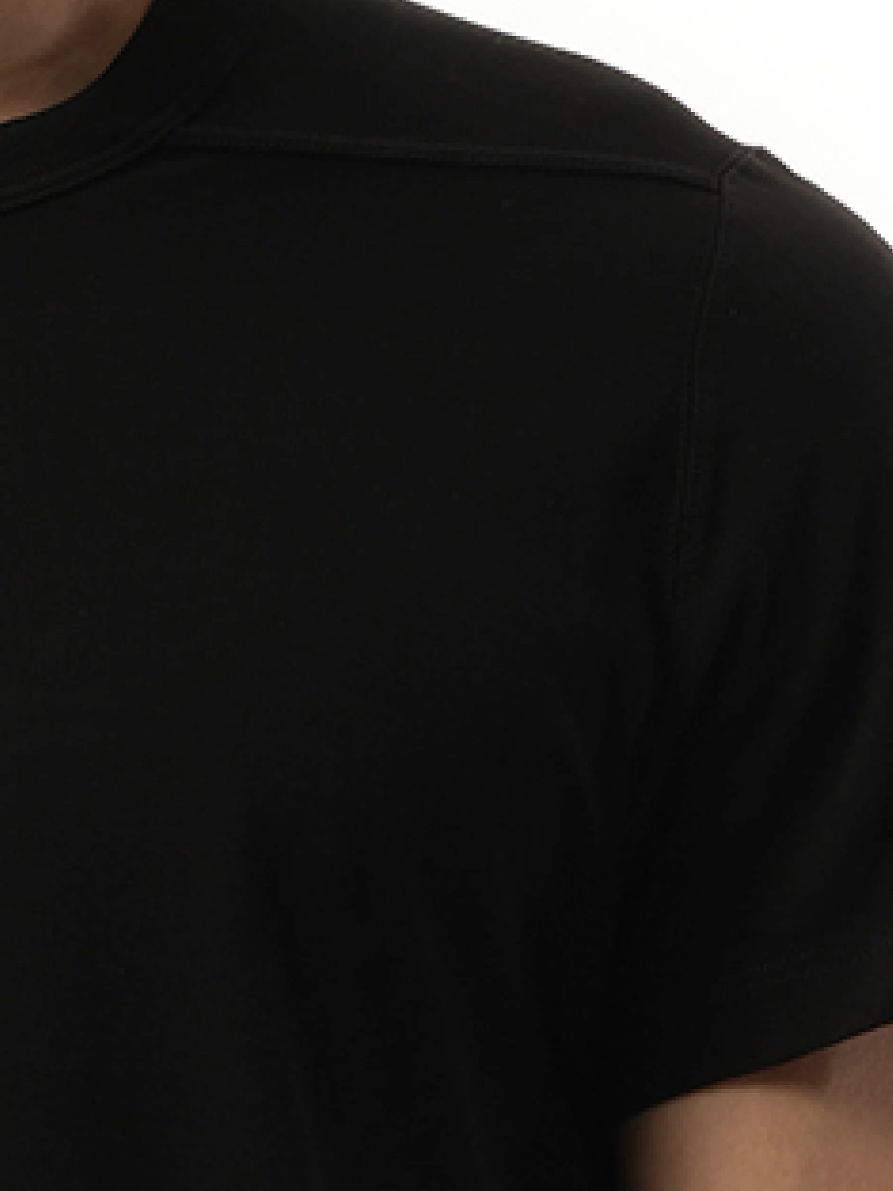 Short Level T-Shirt in Black - Image 3