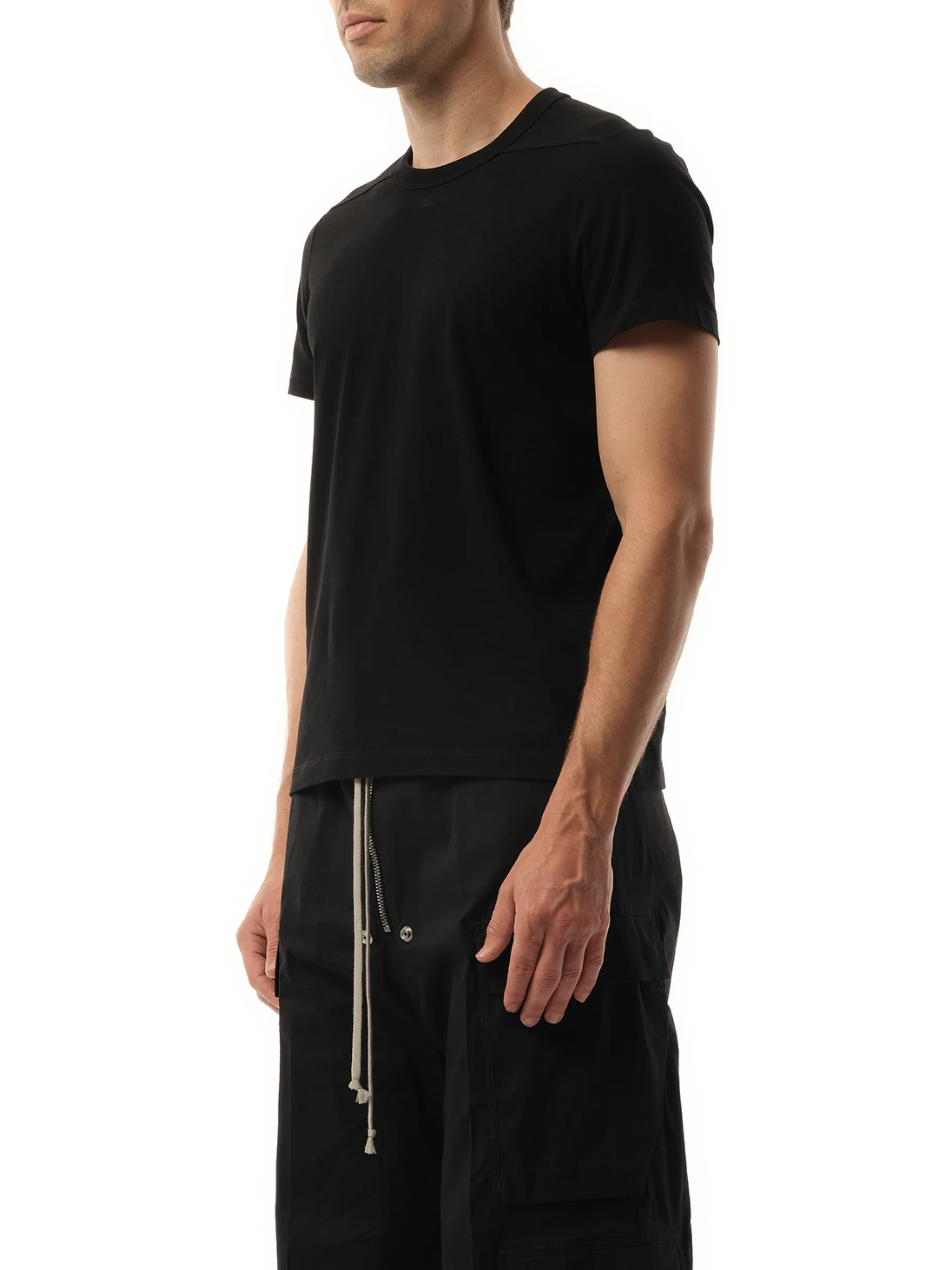 Short Level T-Shirt in Black - Image 5