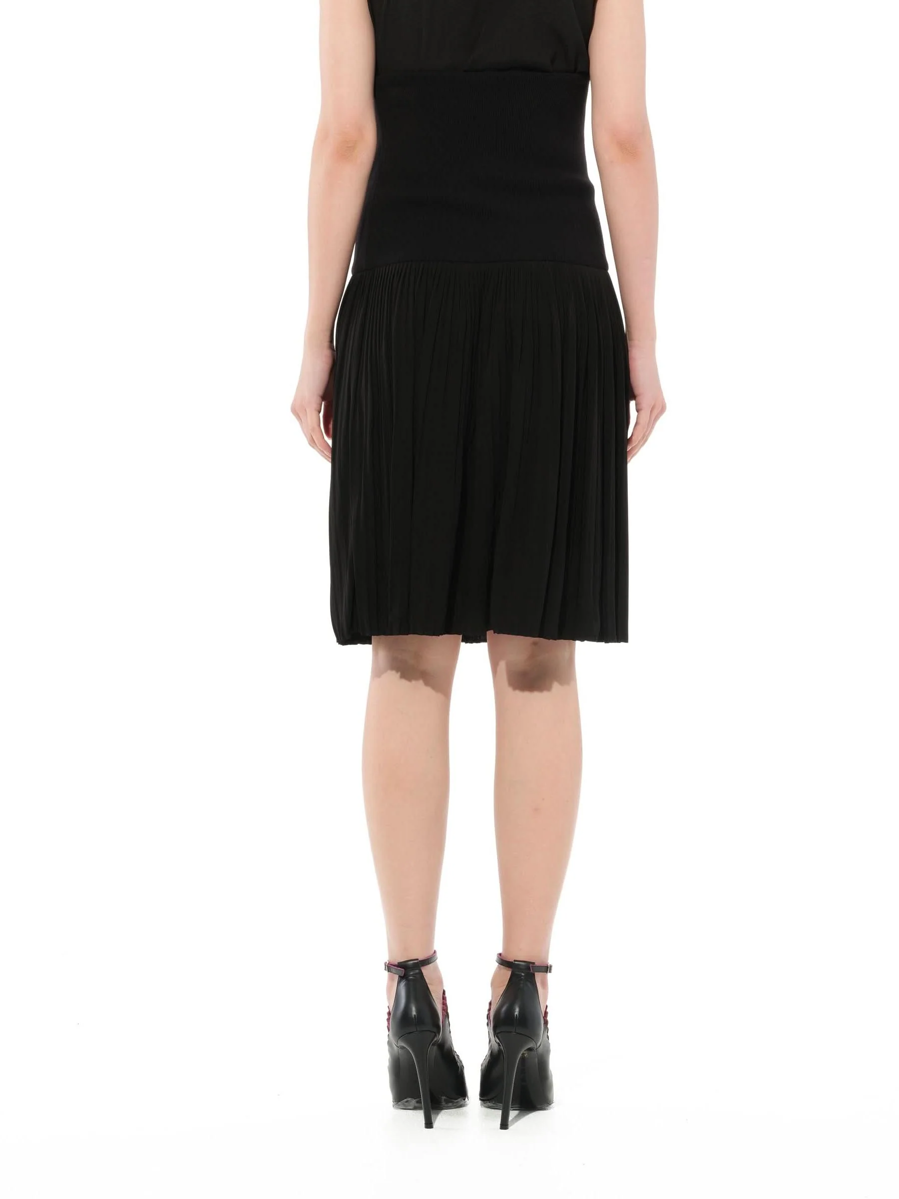 Short Skirt in Black - Image 4
