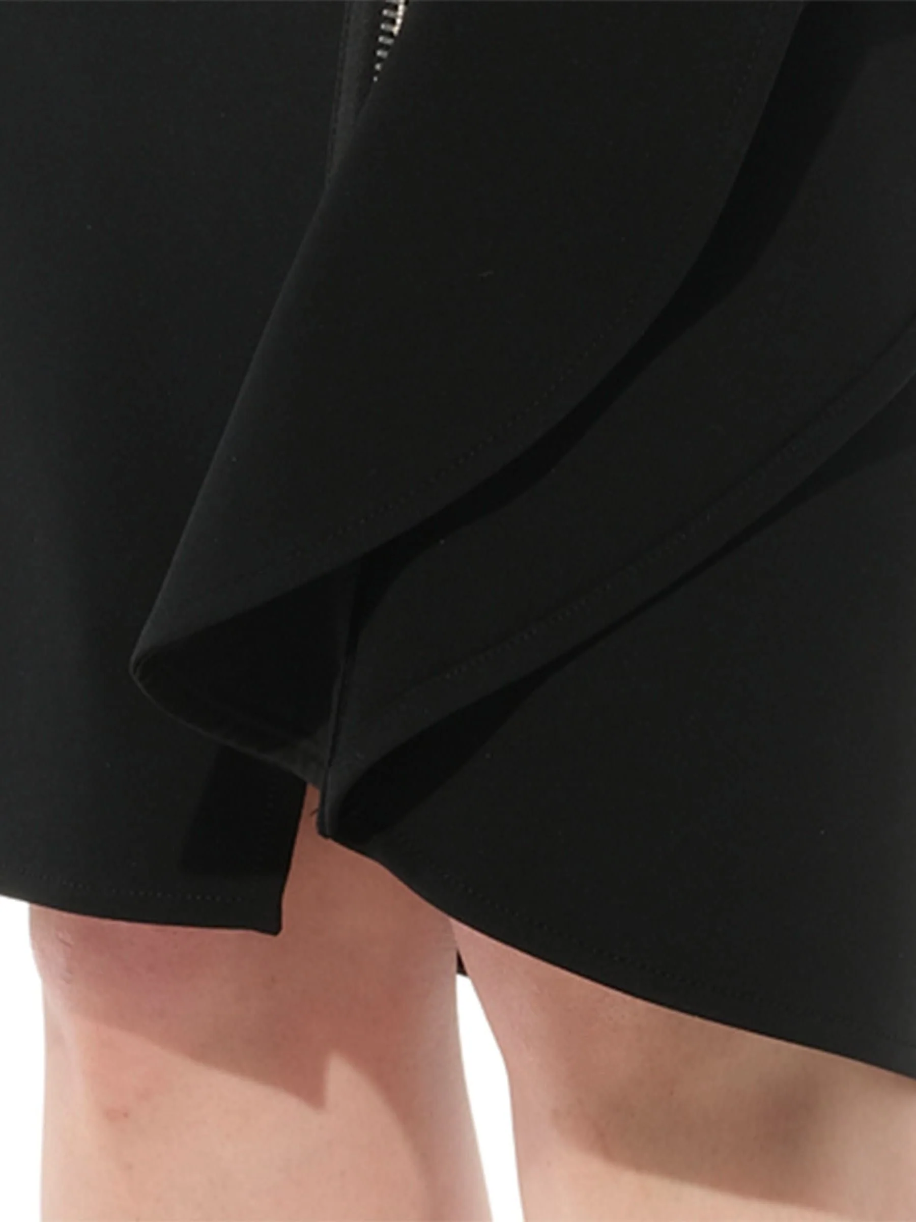 Short Skirt in Black - Image 3