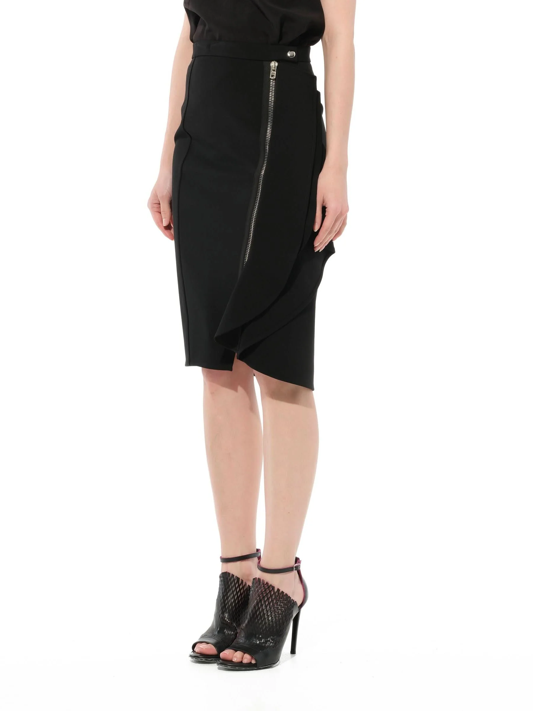 Short Skirt in Black - Image 5