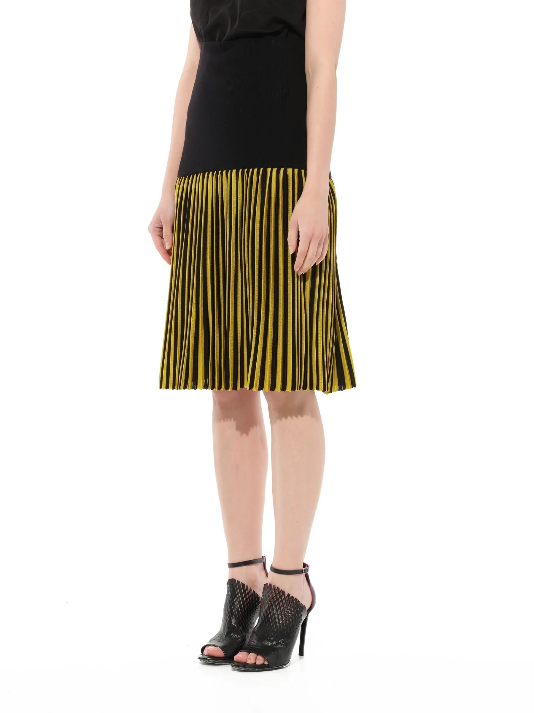 Short Skirt in Black - Image 4