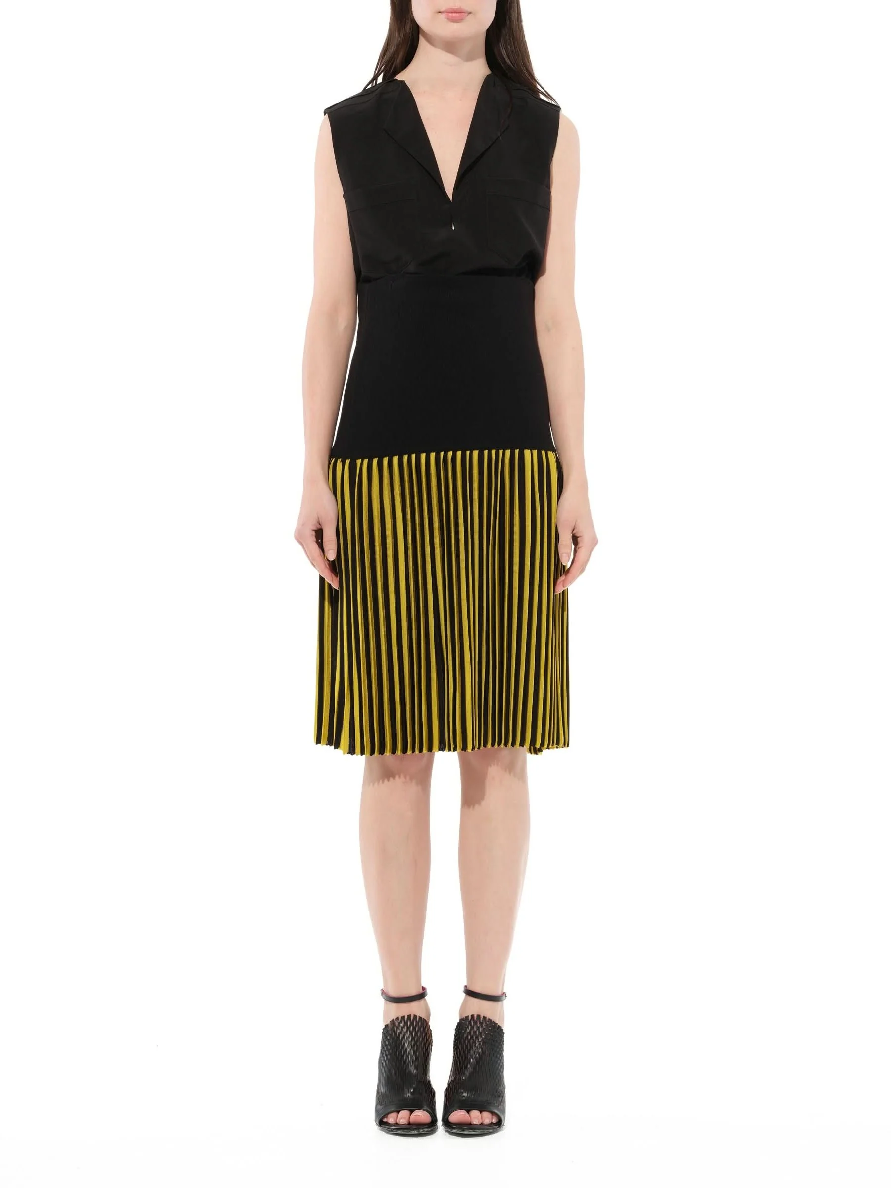 Short Skirt in Black - Image 5