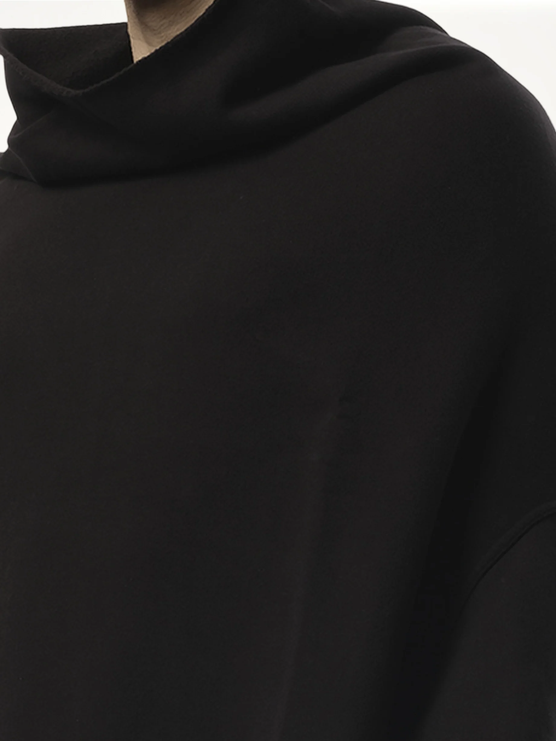 Shroud Sweatshirt in Black - Image 3