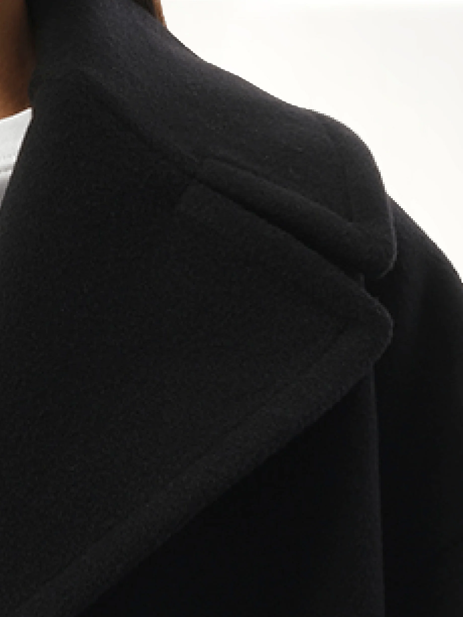 Single Breasted Short Coat in Black - Image 3