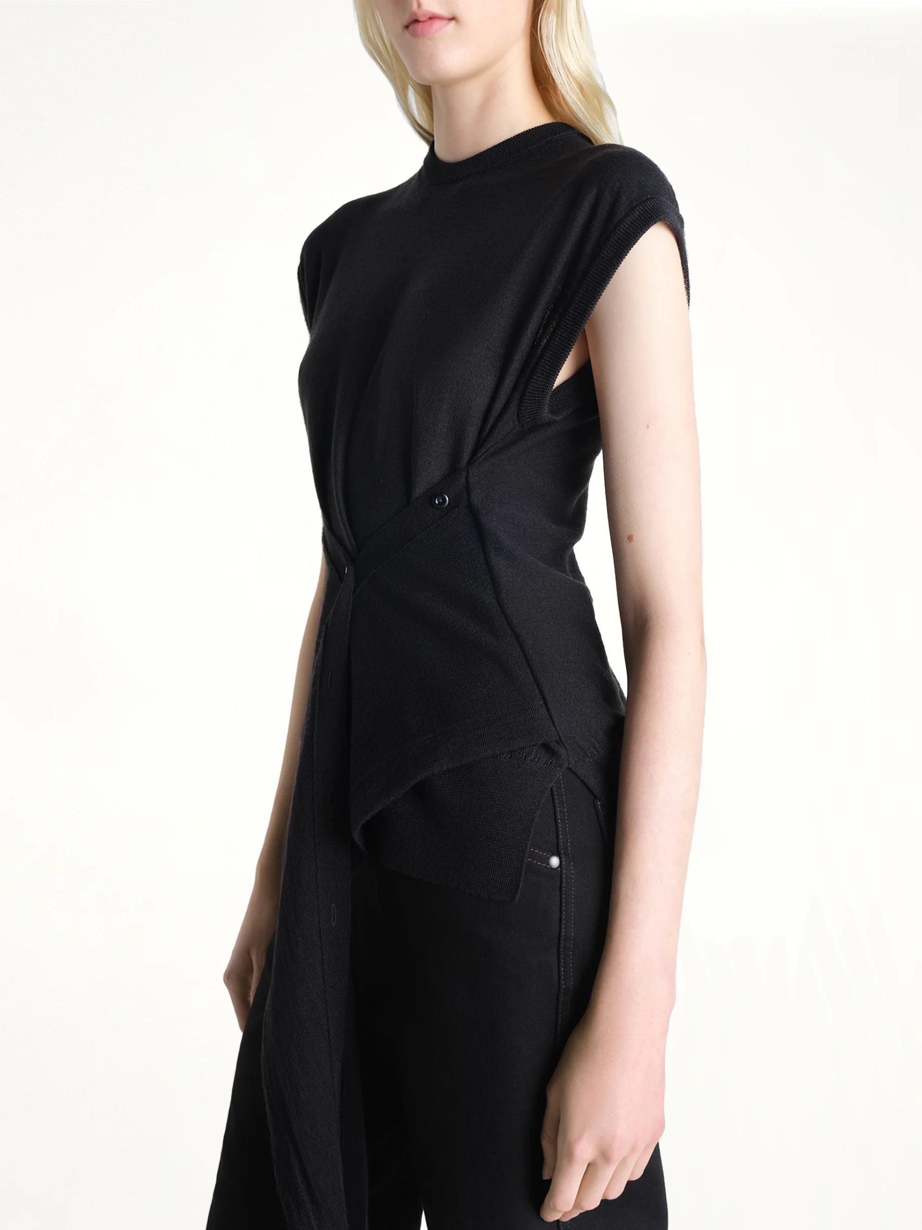 Sleeveless Buttoned Top in Black - Image 3