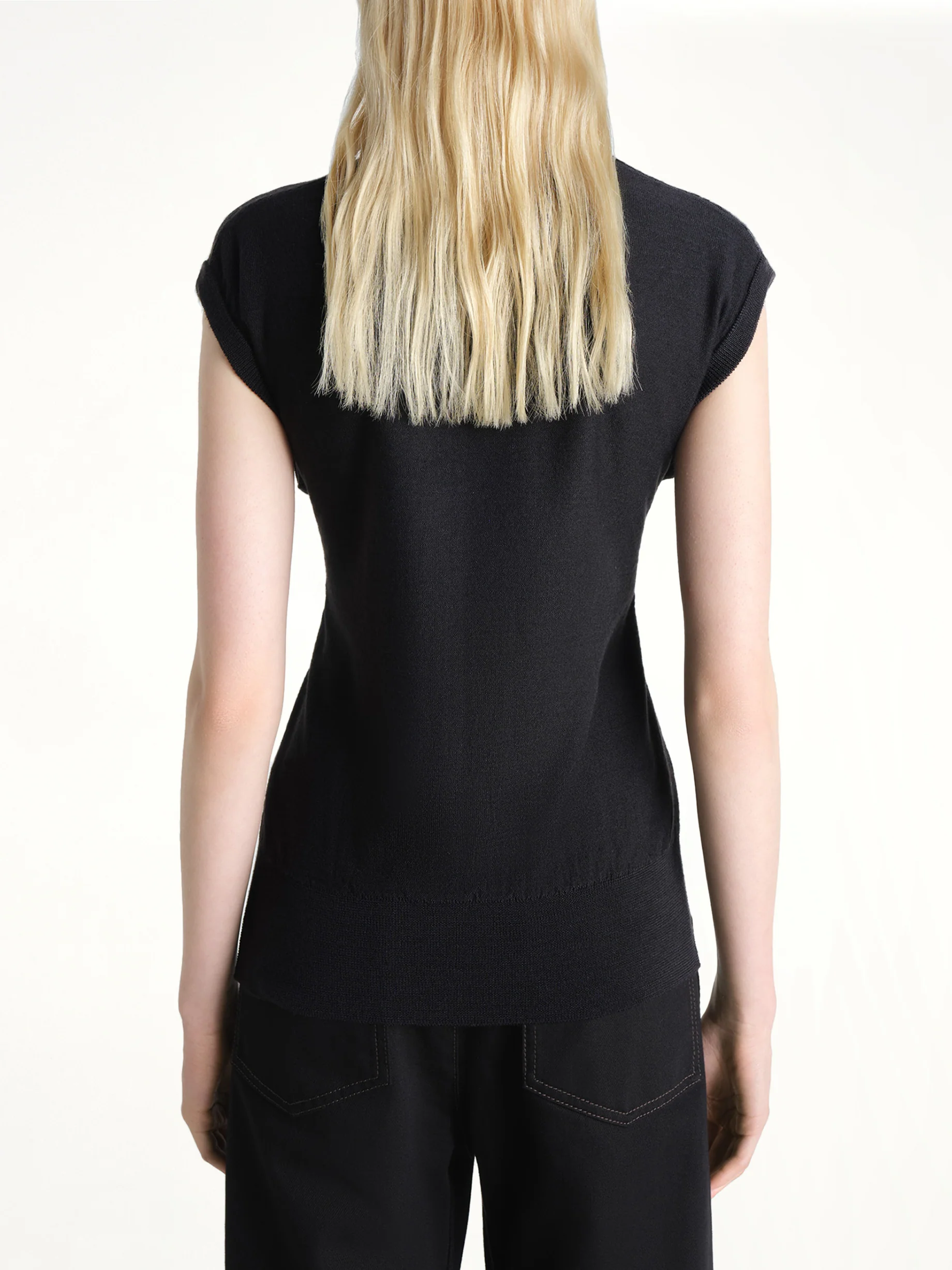 Sleeveless Buttoned Top in Black - Image 5