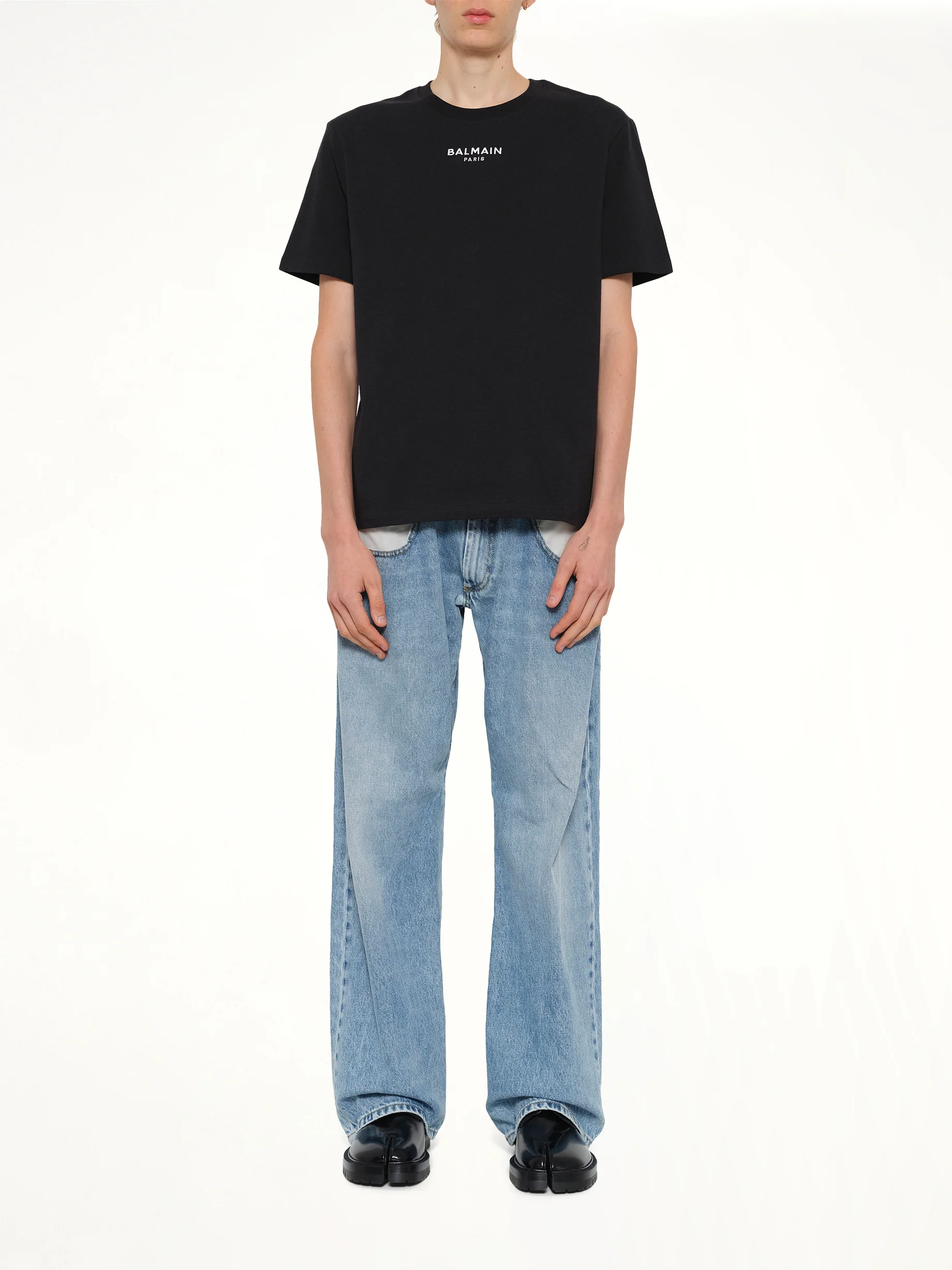 Small Balmain Paris T-Shirt in Black/White - Image 7