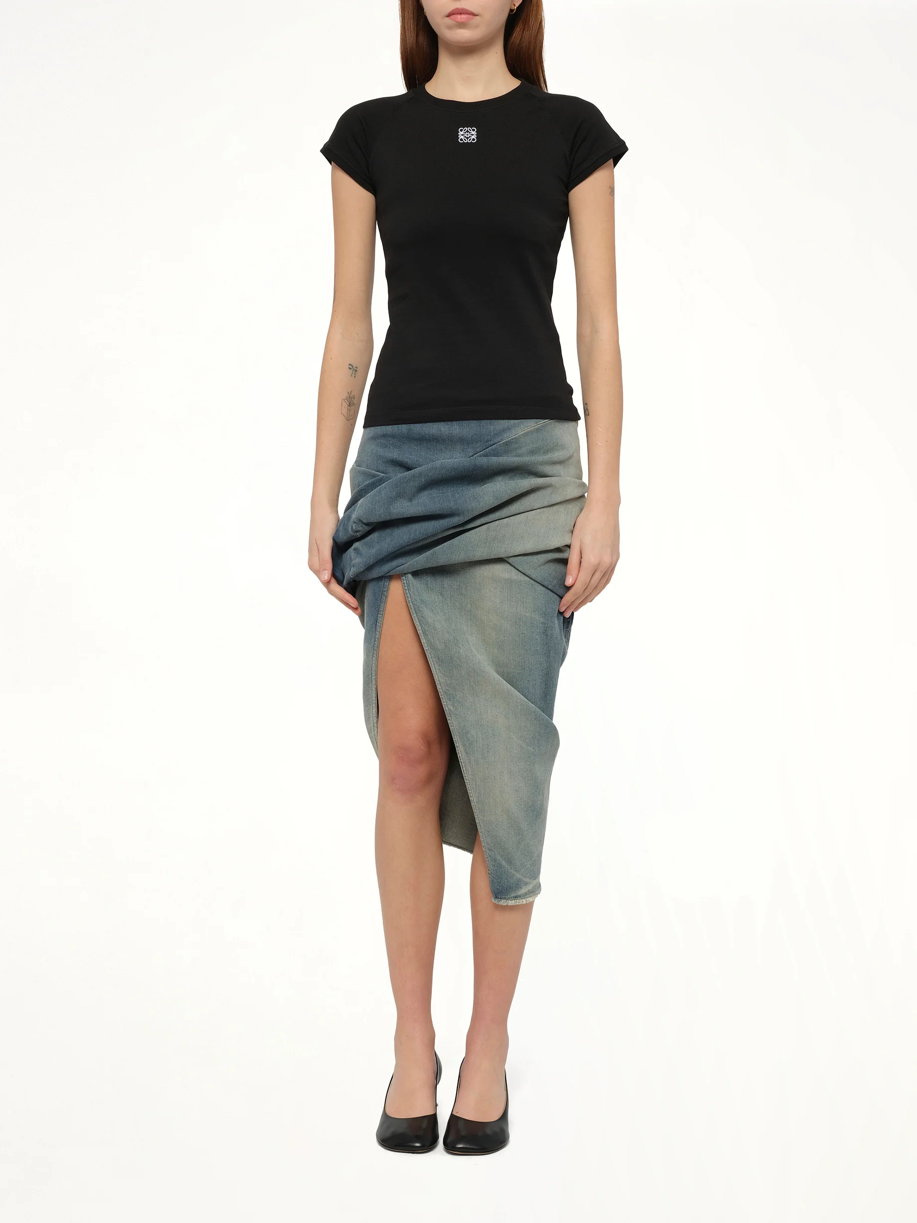 Small Fit T-Shirt in Black - Image 7