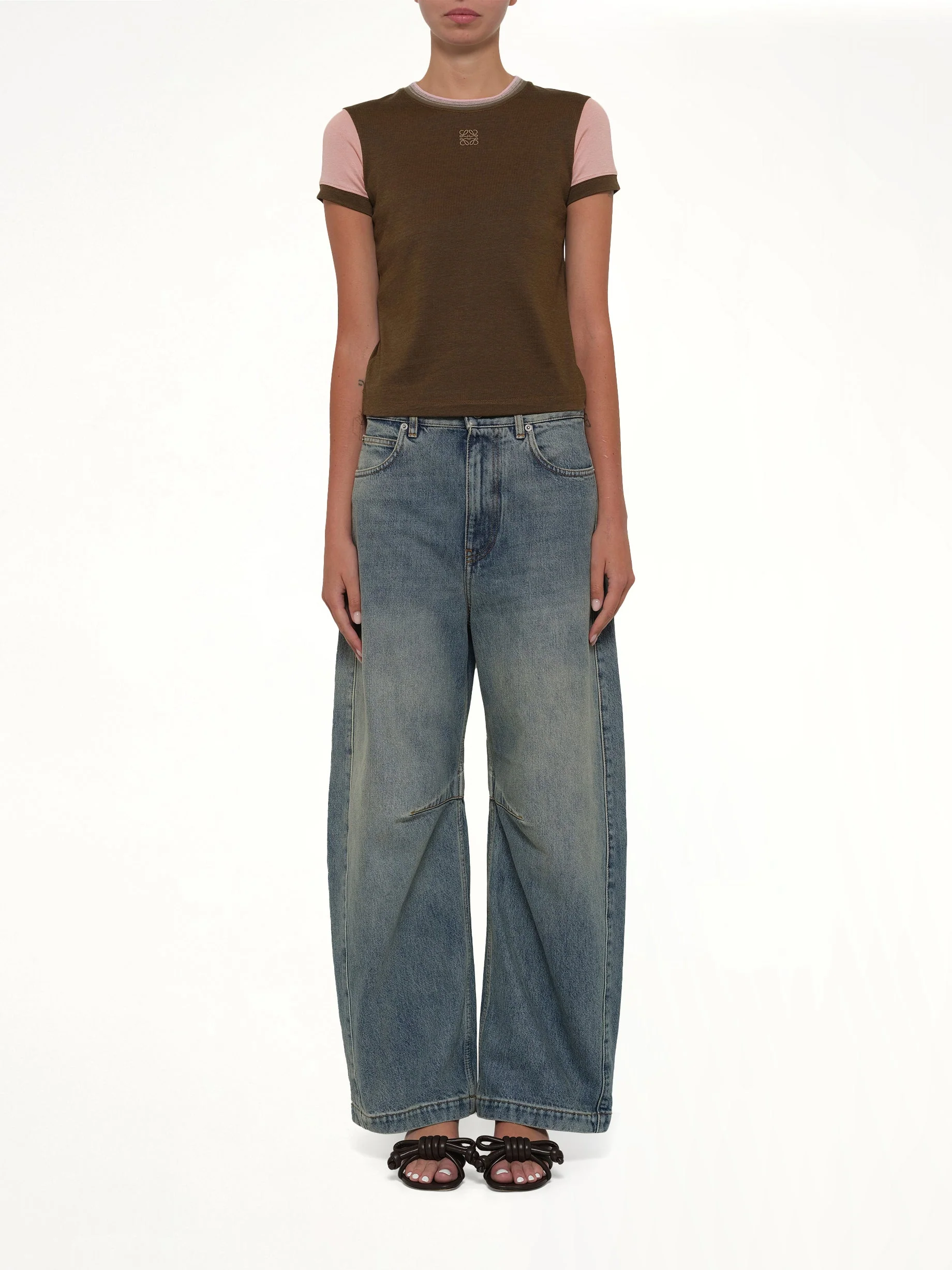 Small Fit T-Shirt in Khaki - Image 7