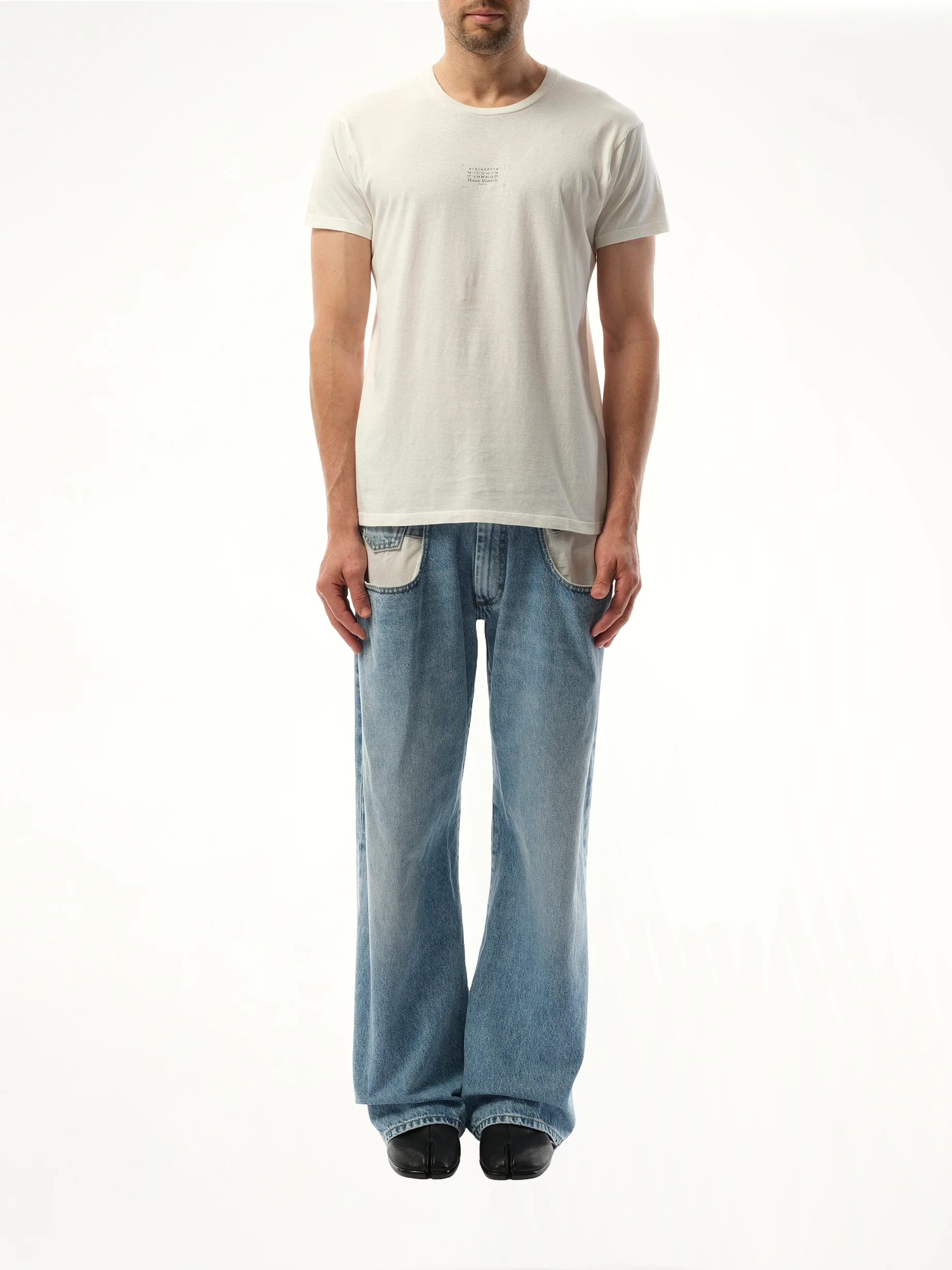 Small Number Logo T-Shirt in Off White - Image 4