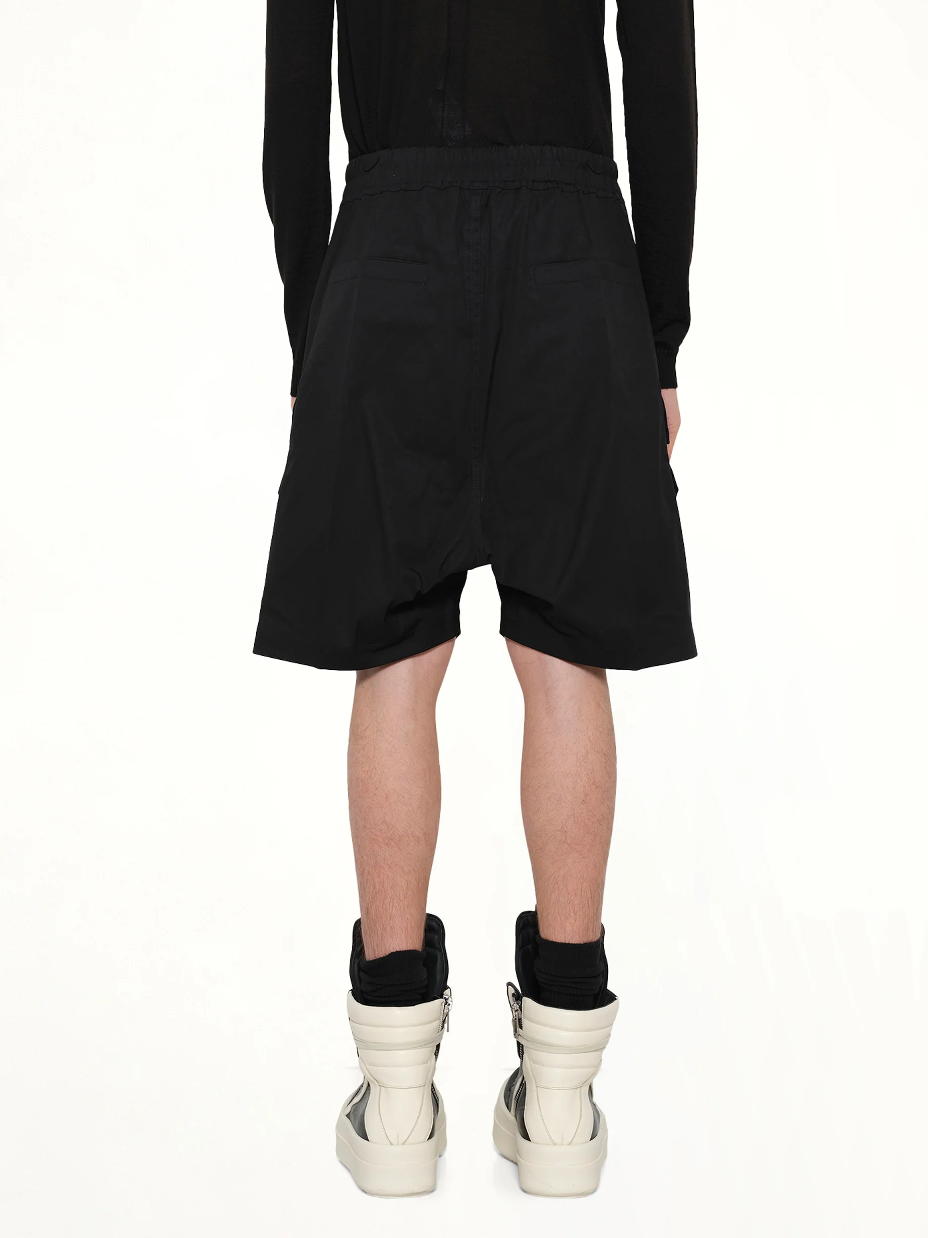 Cargobela Shorts in Black - Image 5