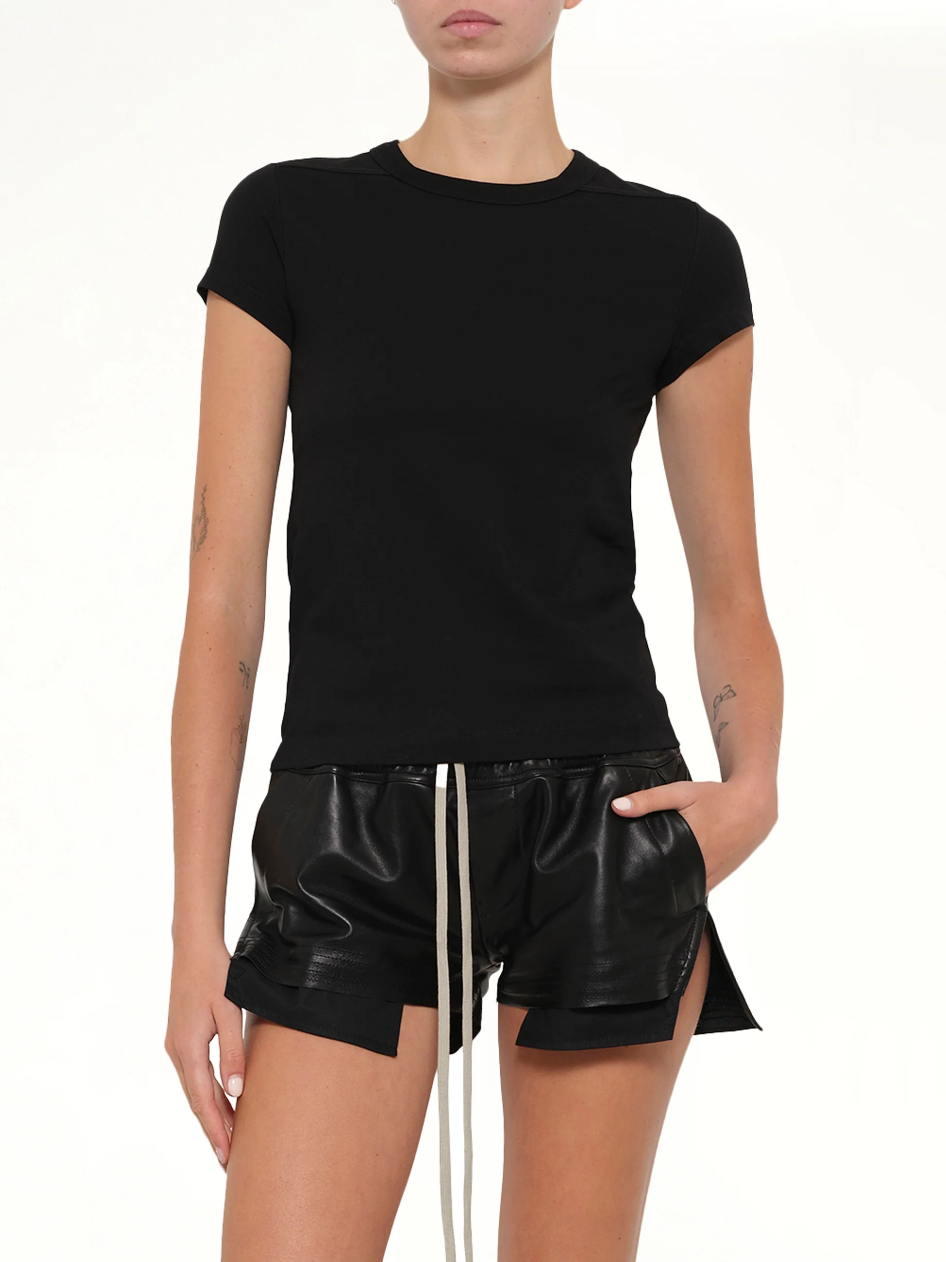 Cropped Level T-Shirt in Black - Image 6