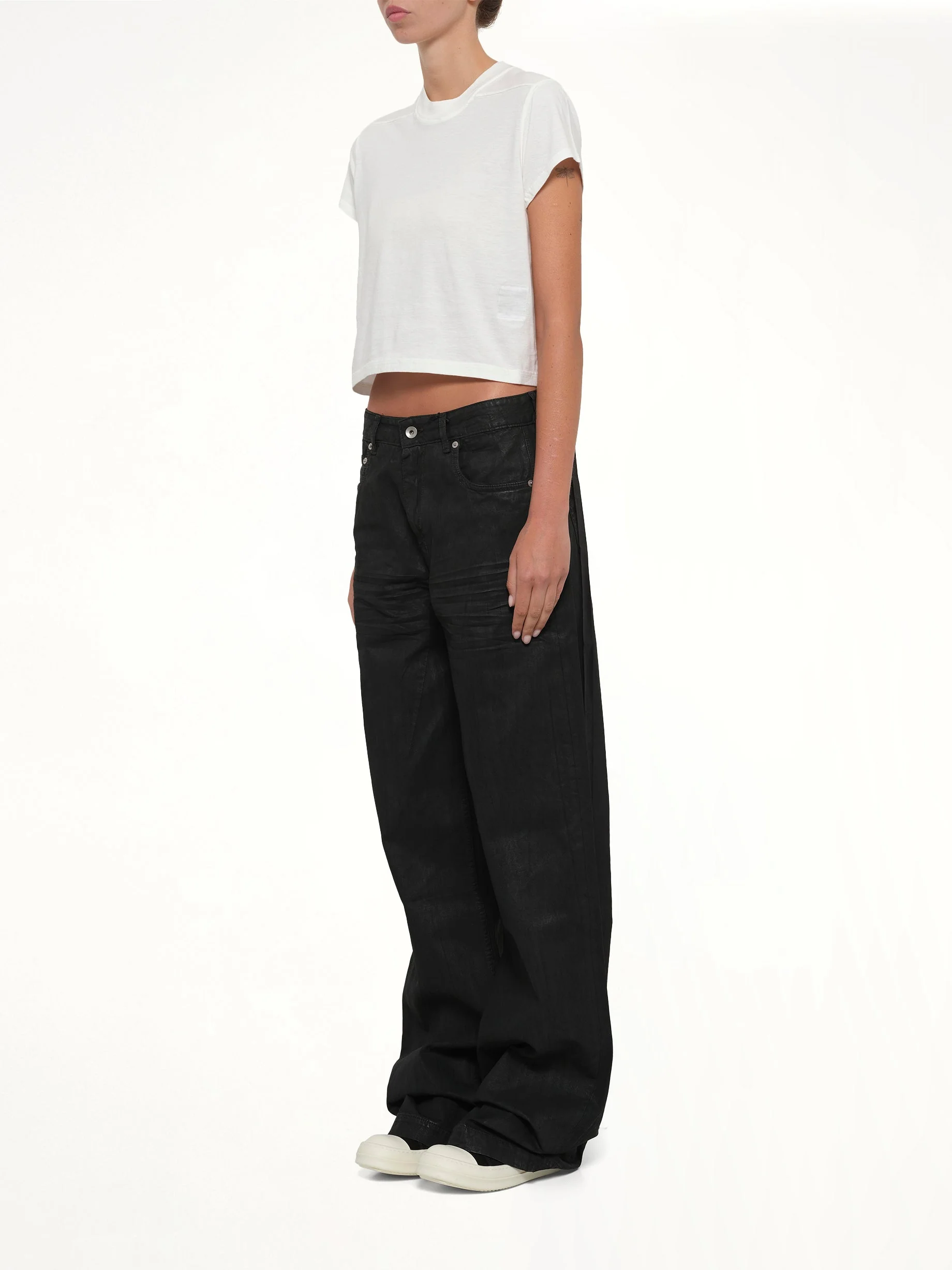 Cropped Small Level T in Milk - Image 4