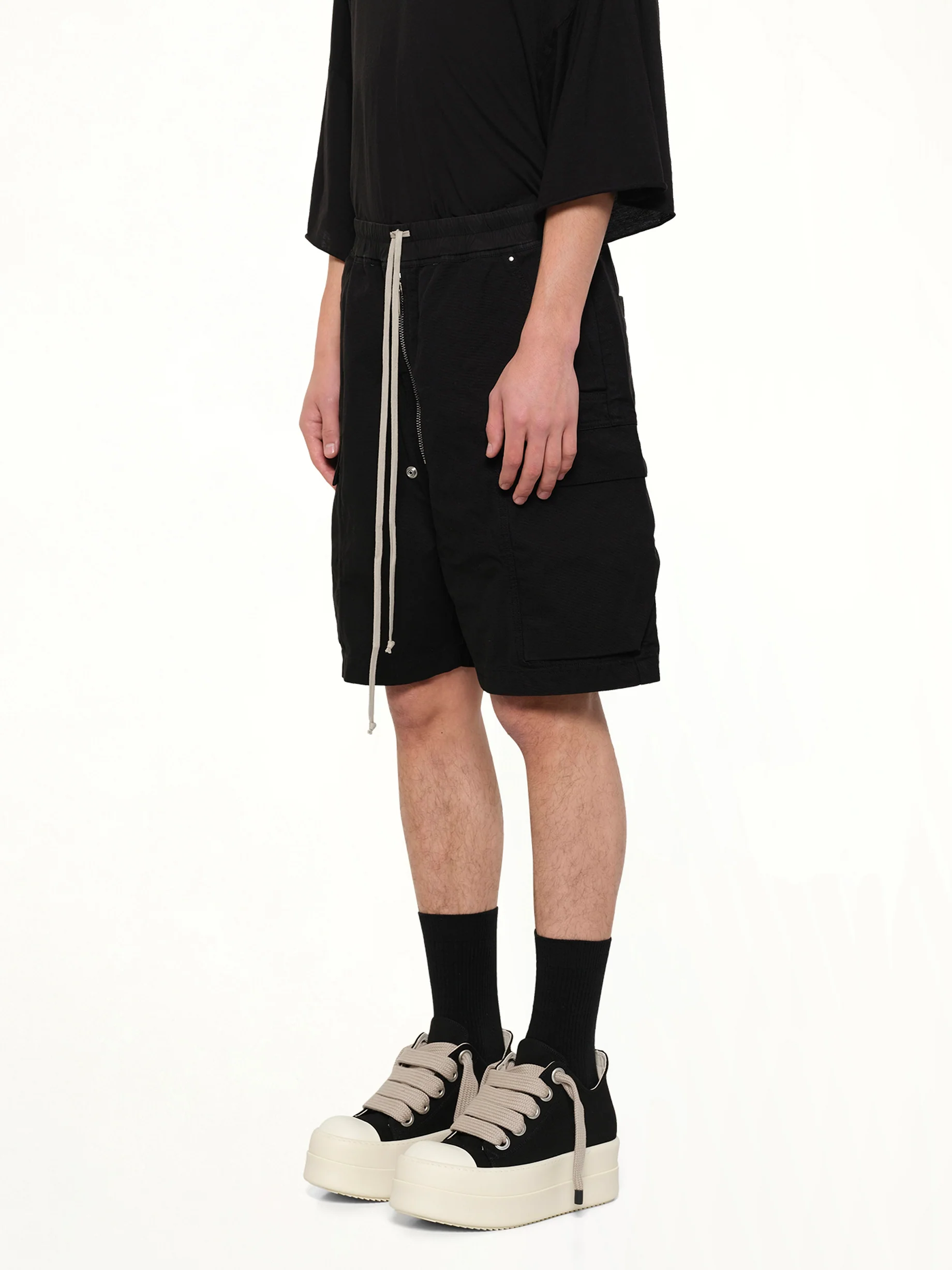 Cargobela Shorts in Black - Image 3