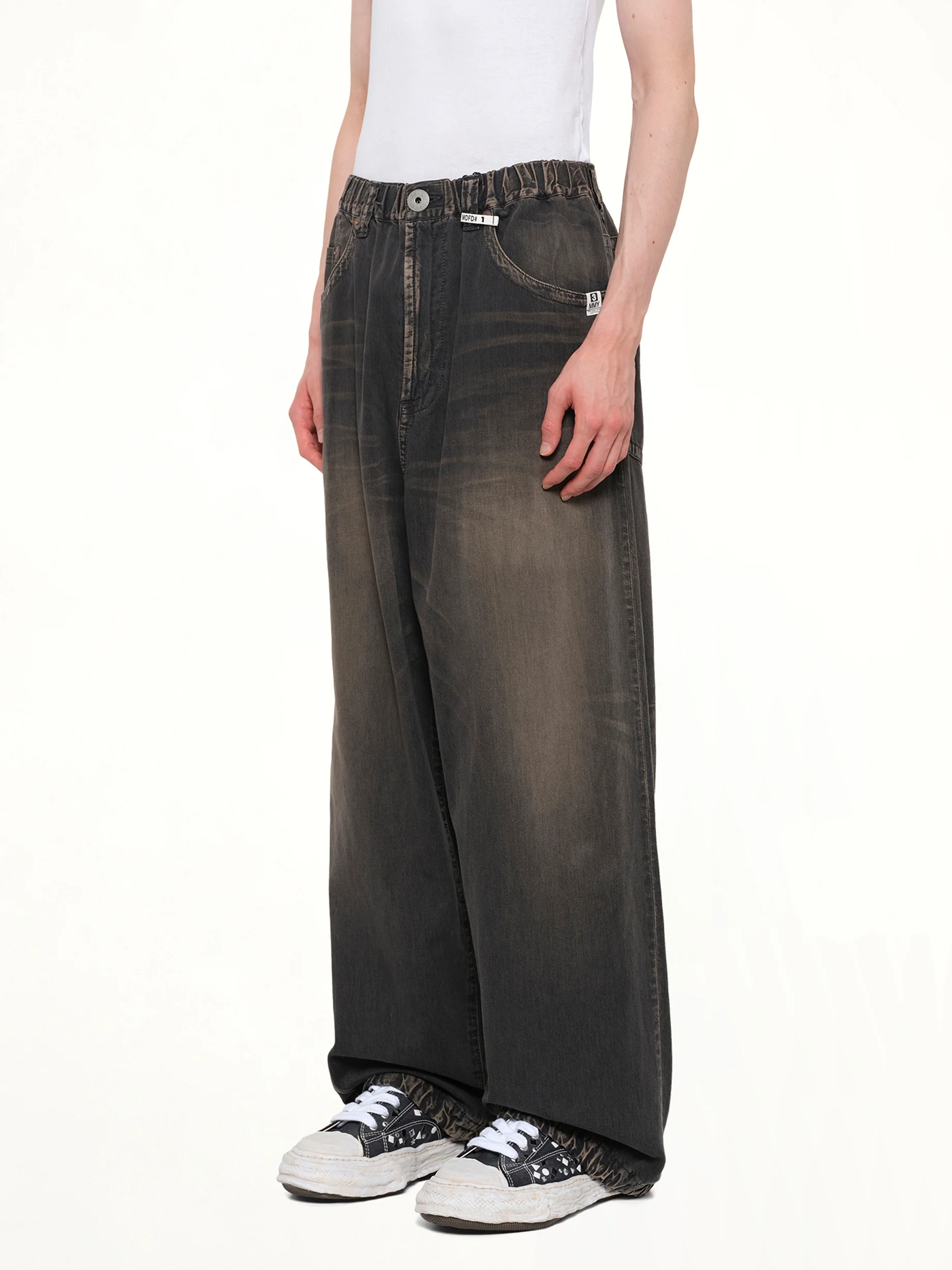 Light Wide Jeans in Black - Image 3