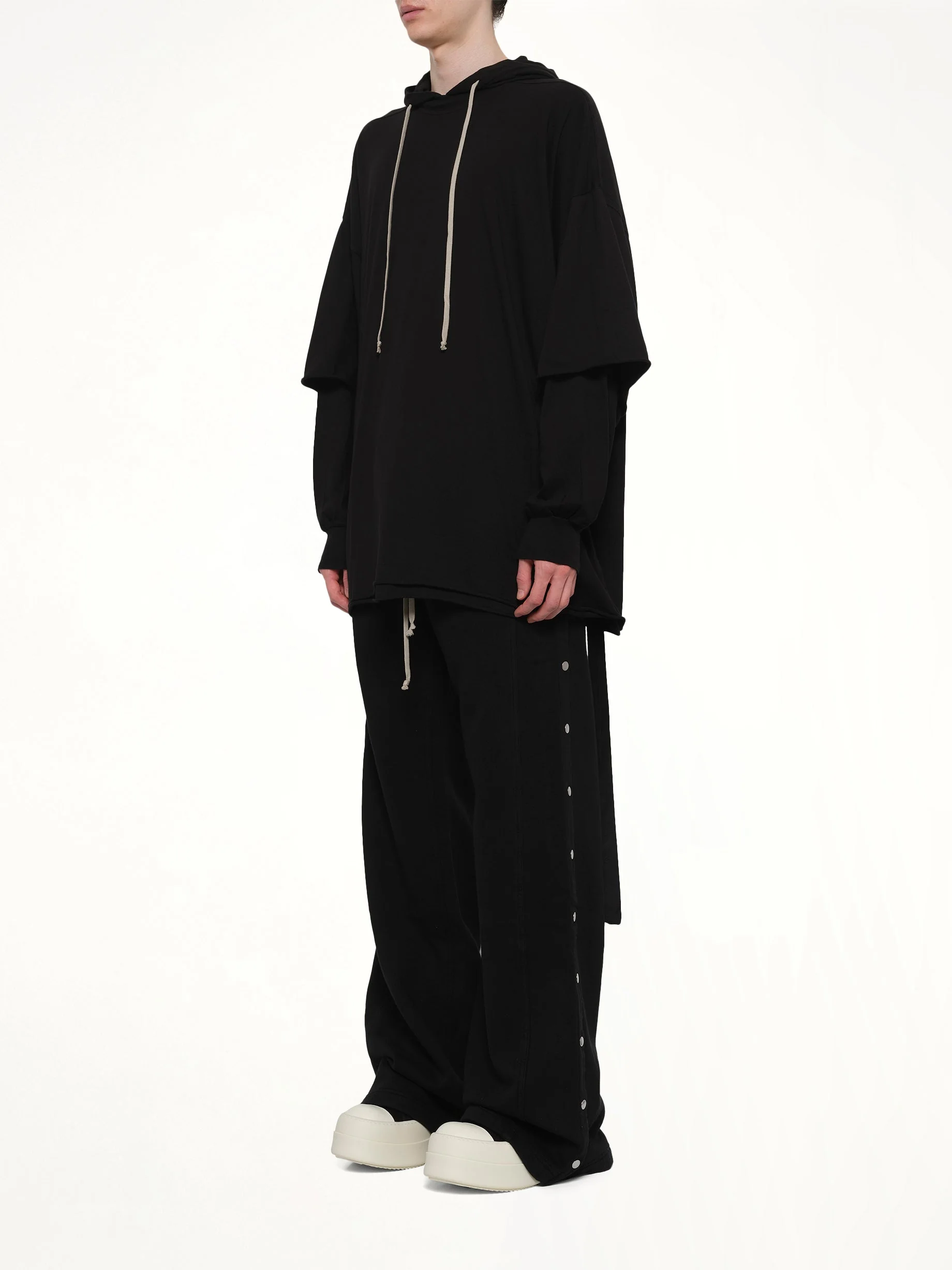 Tommy Hustler Hoodie in Black - Image 4