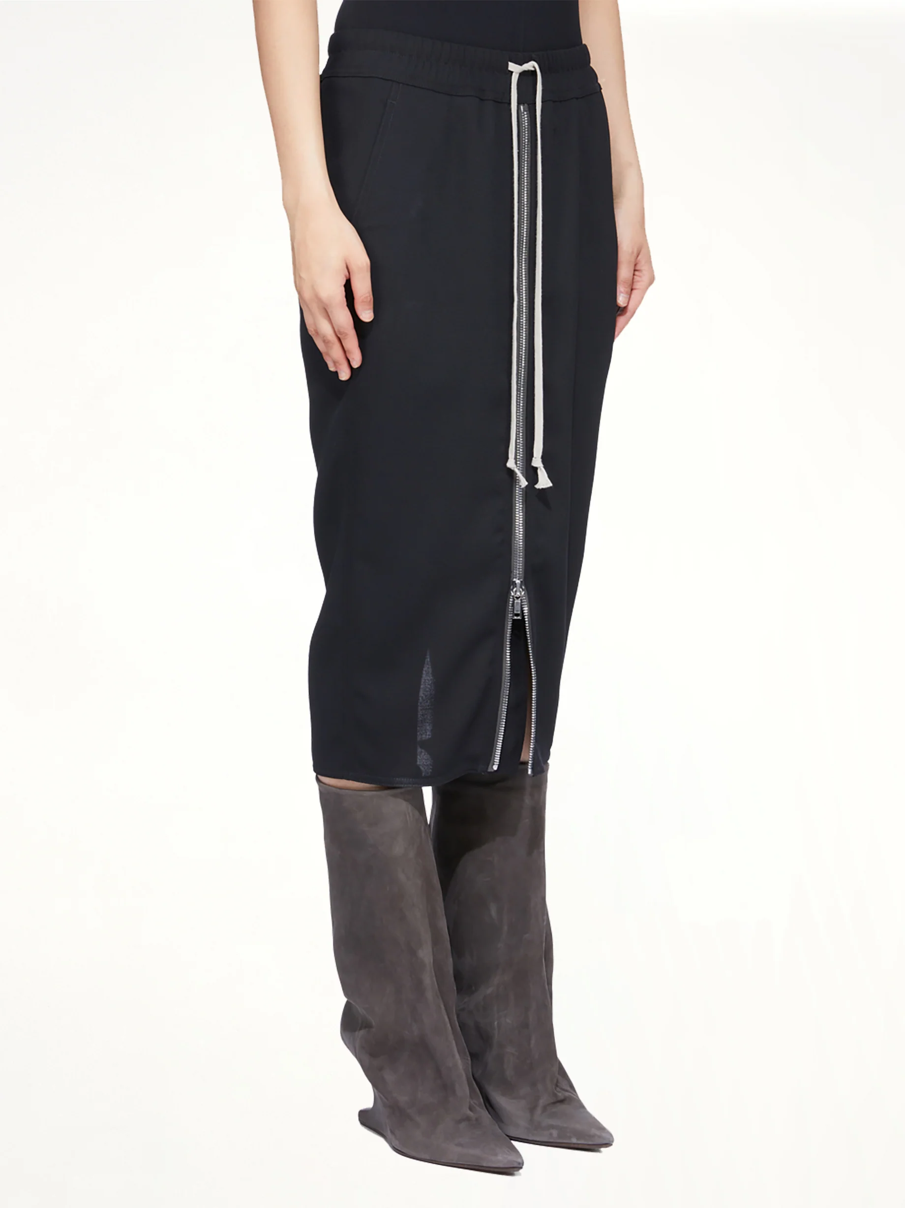 Zipped Short Pillar in Black - Image 3