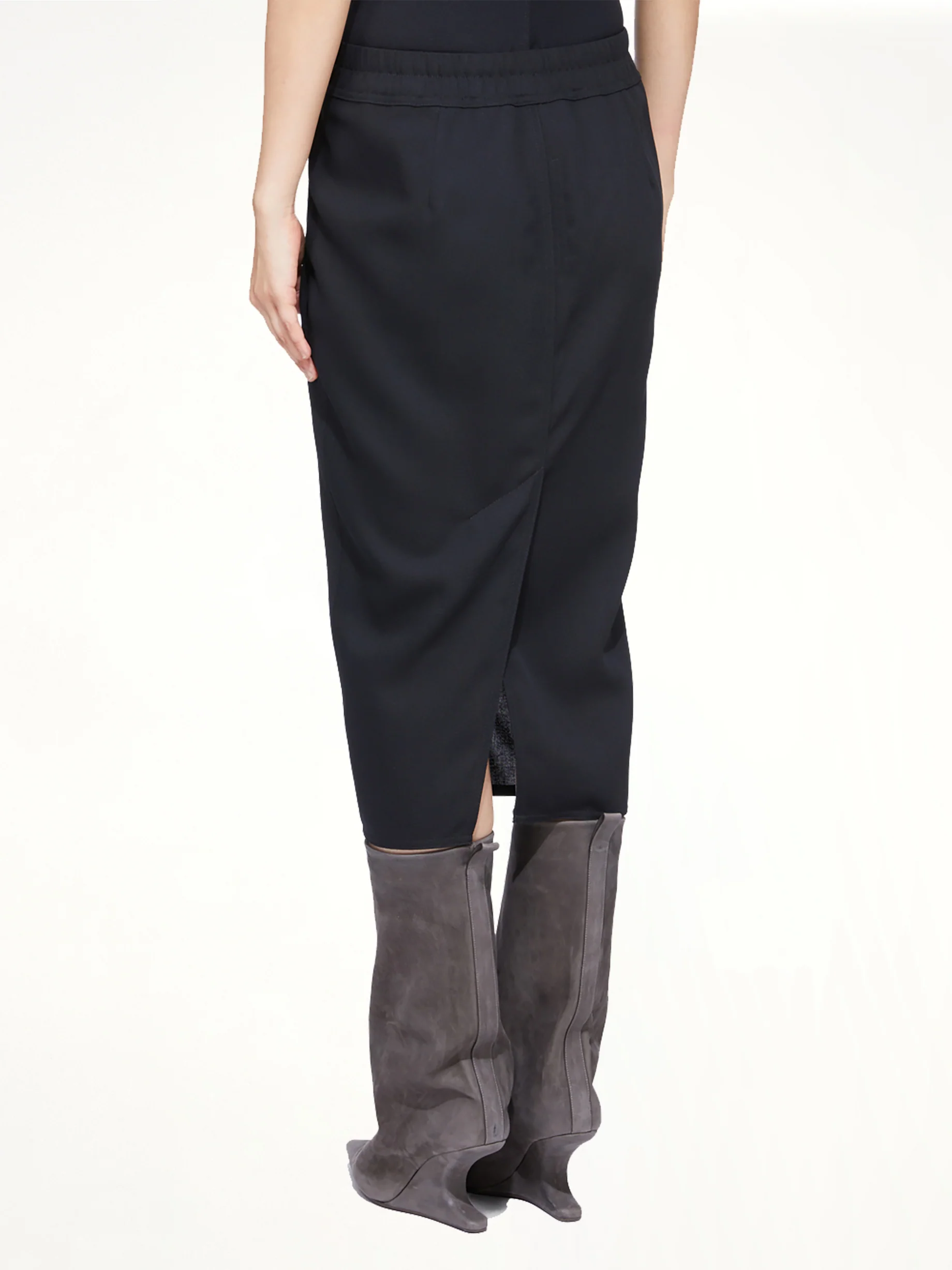 Zipped Short Pillar in Black - Image 8