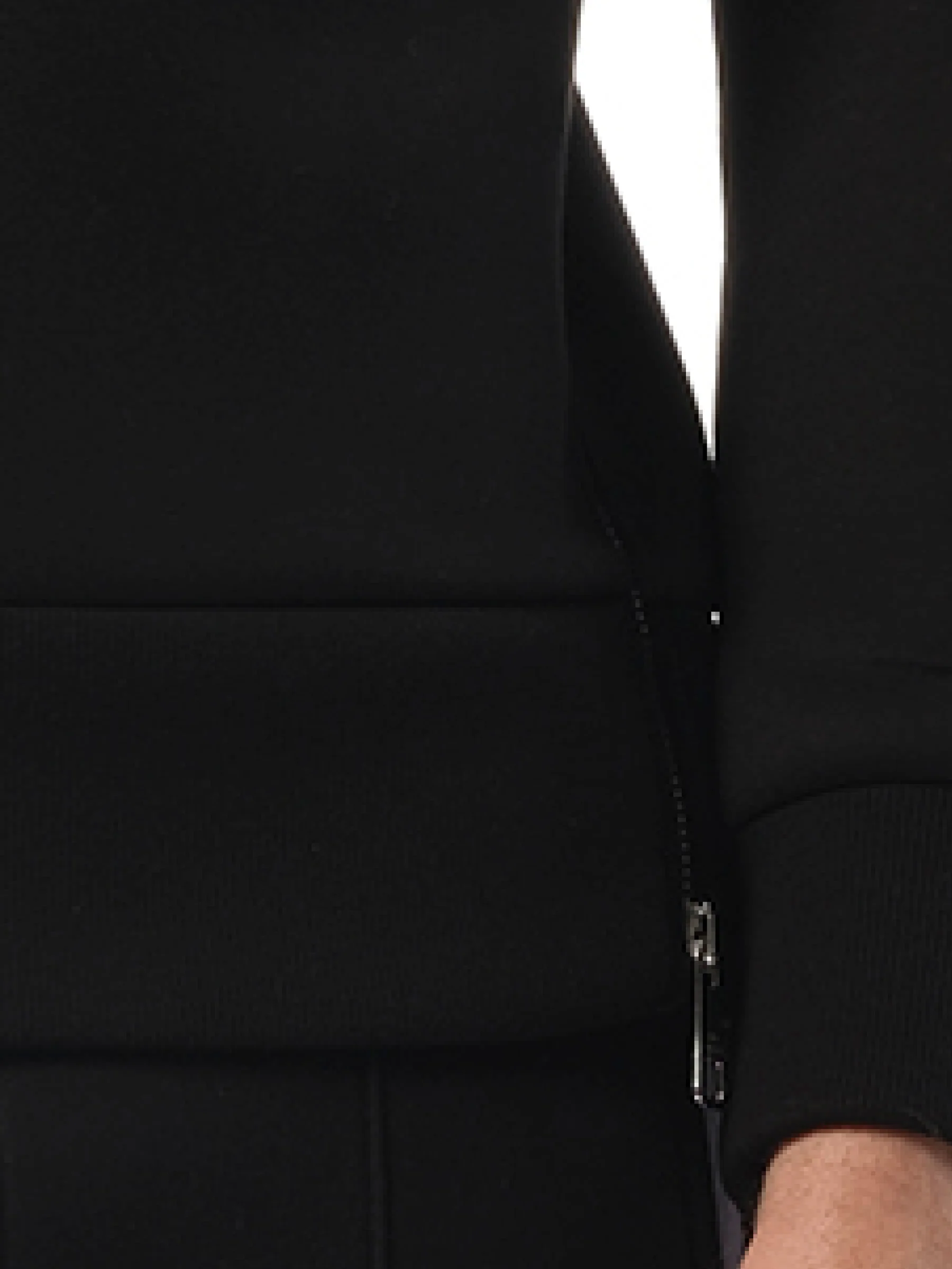 Sweatshirt in Black - Image 3