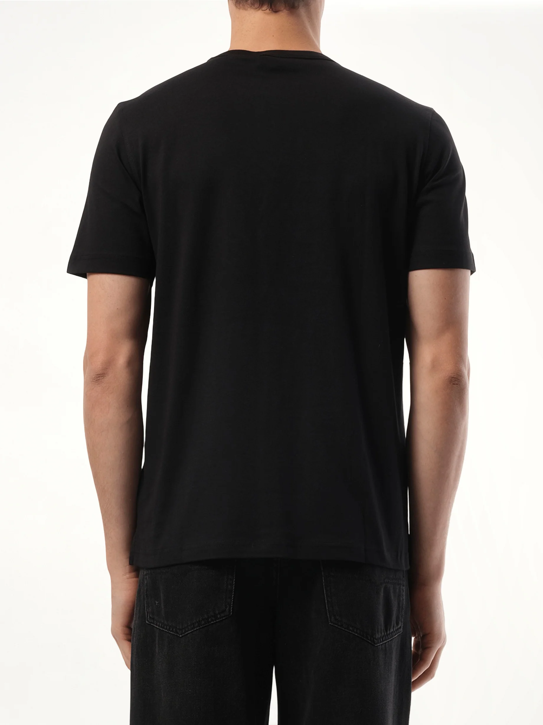 T-Adjust D Logo T-Shirt in Black - Image 6