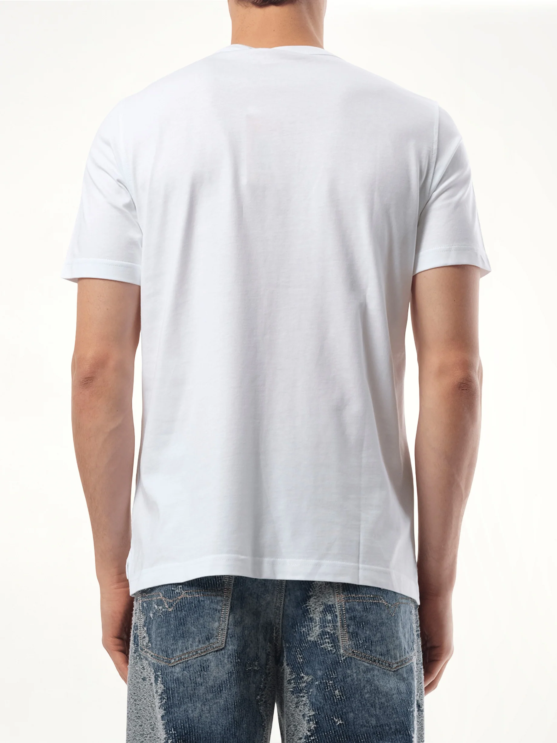 T-Adjust D Logo T-Shirt in White - Image 6