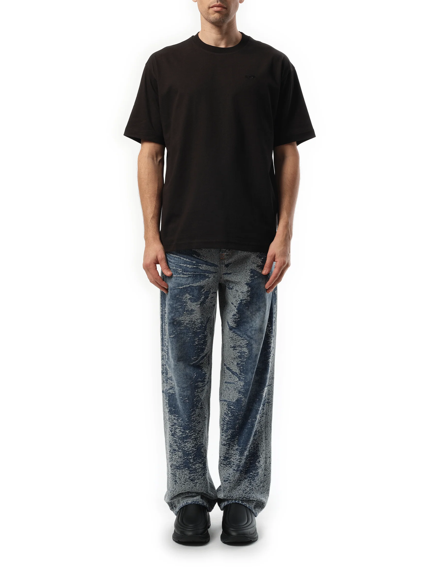 T-Boggy Oval D T-Shirt in Black - Image 4
