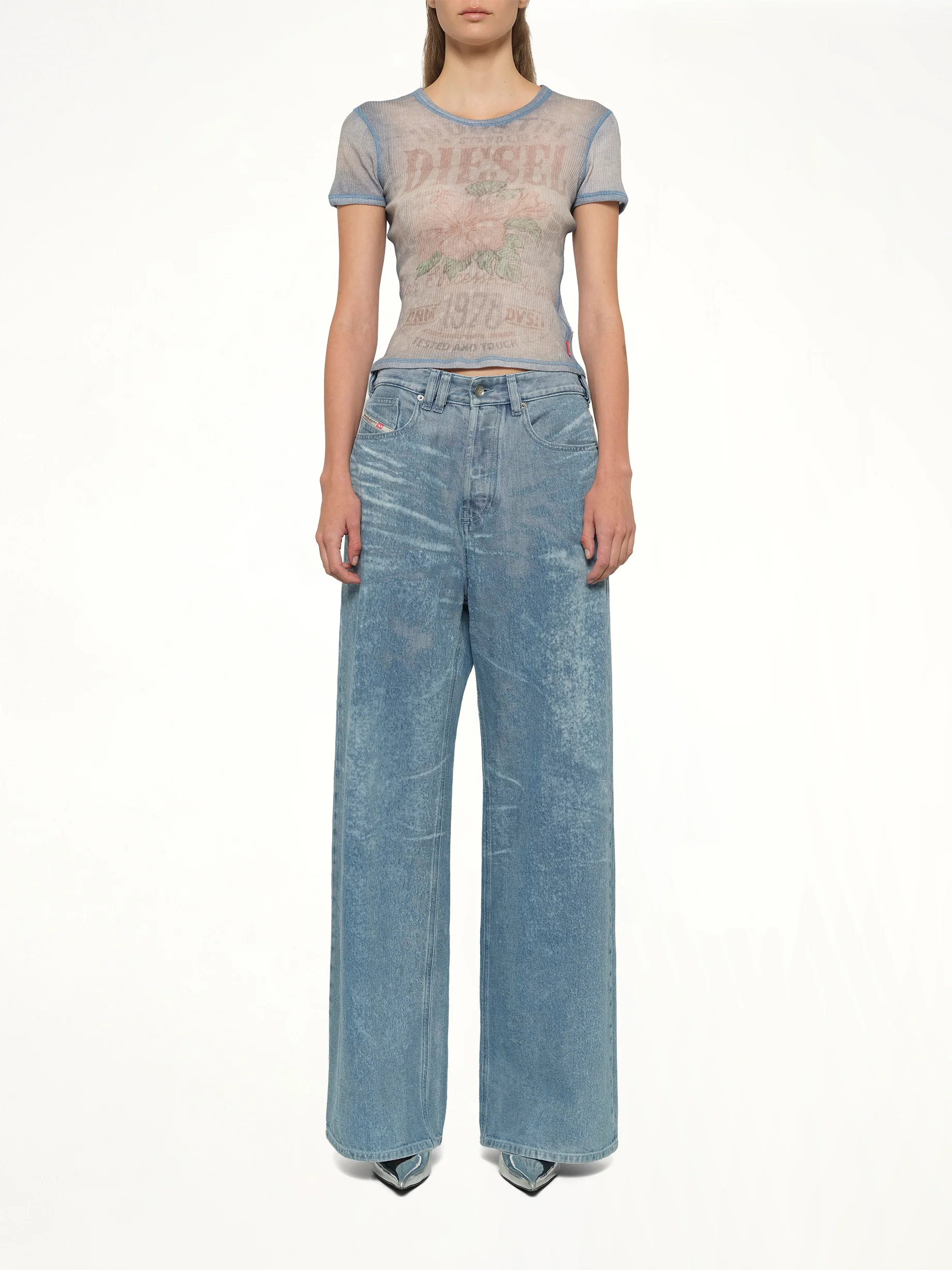 T-IANA T-Shirt in White/Blue - Image 7