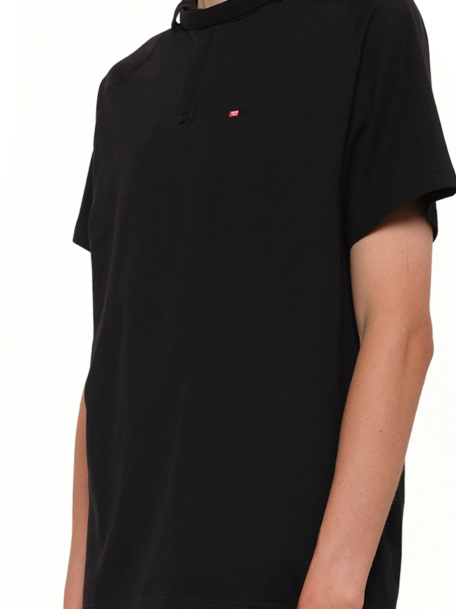 T-KAUKO T-Shirt in Black - Image 6